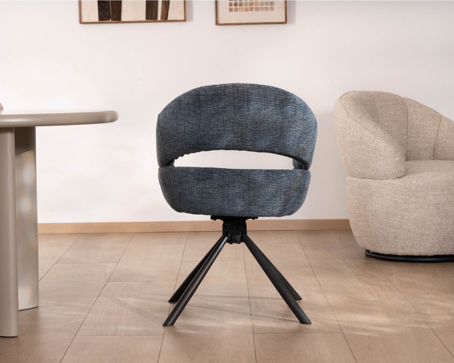 Set di 2 sedie girevoli "Movy" con braccioli in tessuto intrecciato blu profondo