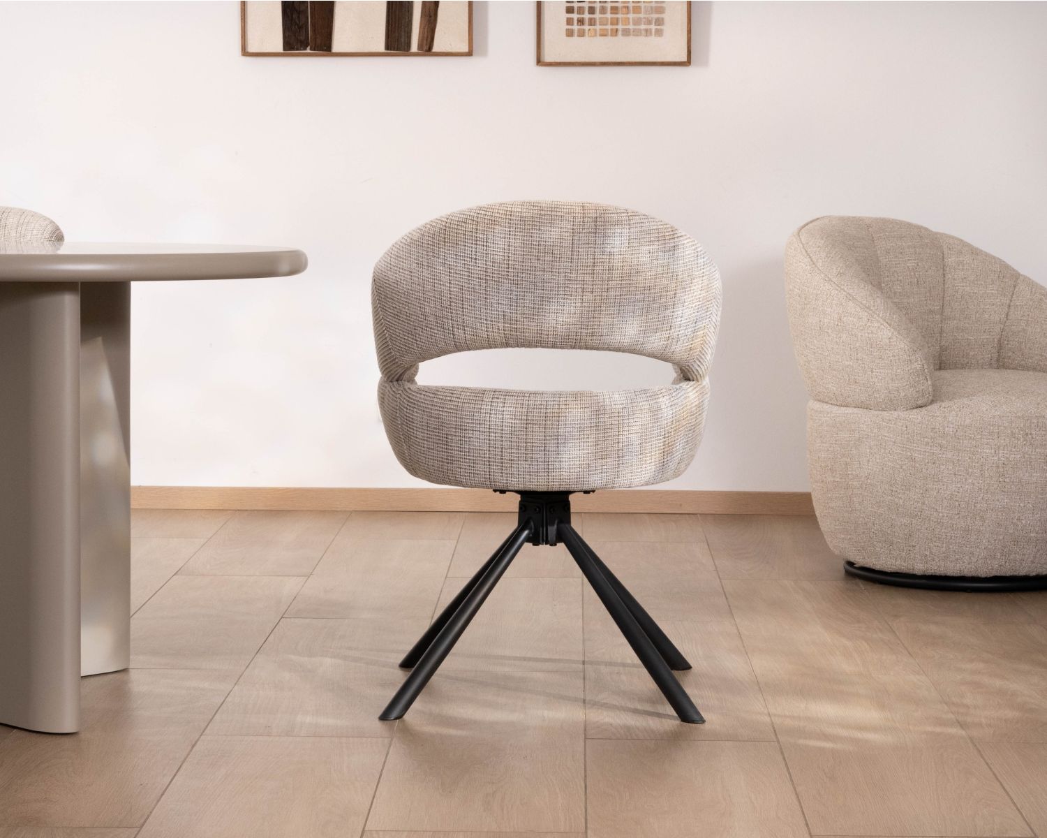 Set di 2 sedie girevoli "Movy" morbide e retro-contemporanee in tessuto intrecciato beige