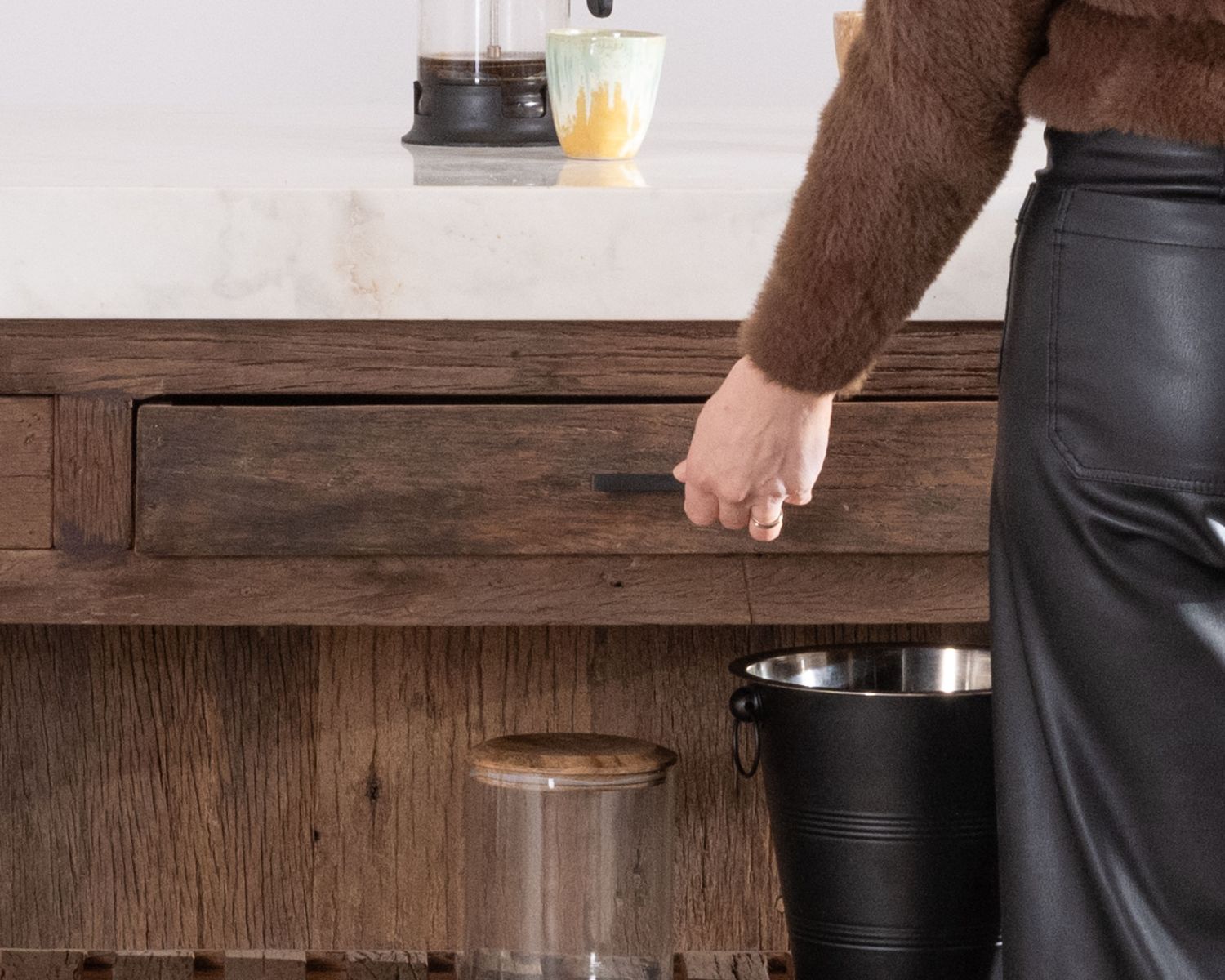  Blocco cucina "Grana" in teak di recupero con piano in marmo bianco