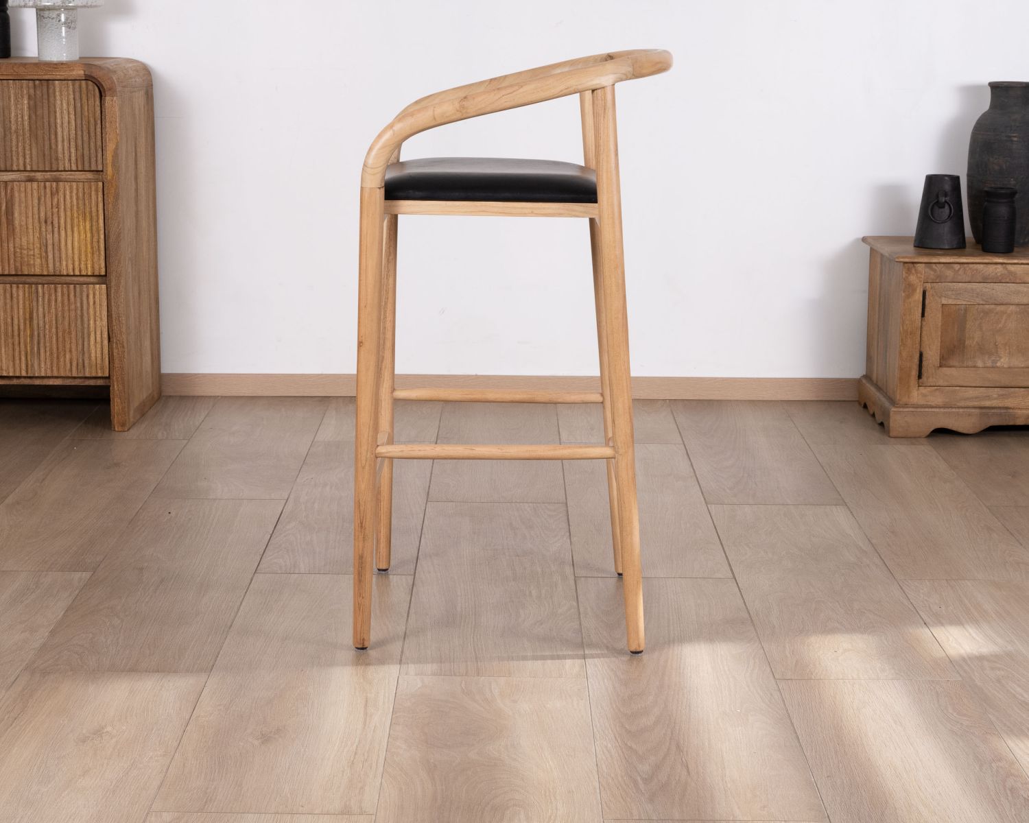 Sedia da bar "Vogue" in acacia naturale con seduta in PU nero