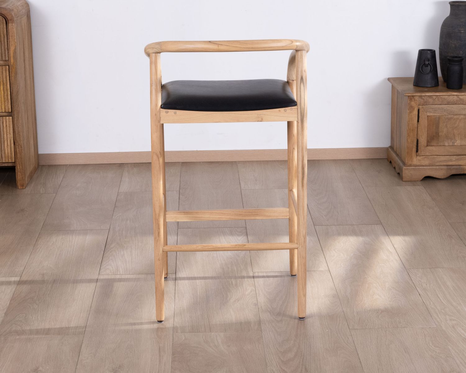 Sedia da bar "Vogue" in acacia naturale con seduta in PU nero