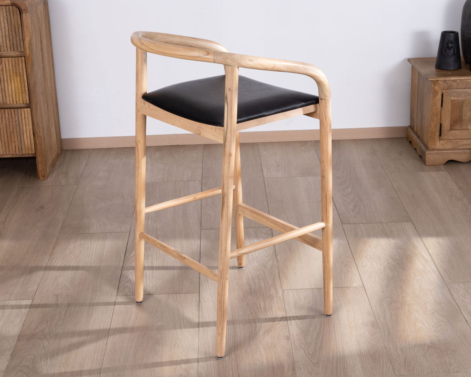 Sedia da bar "Vogue" in acacia naturale con seduta in PU nero