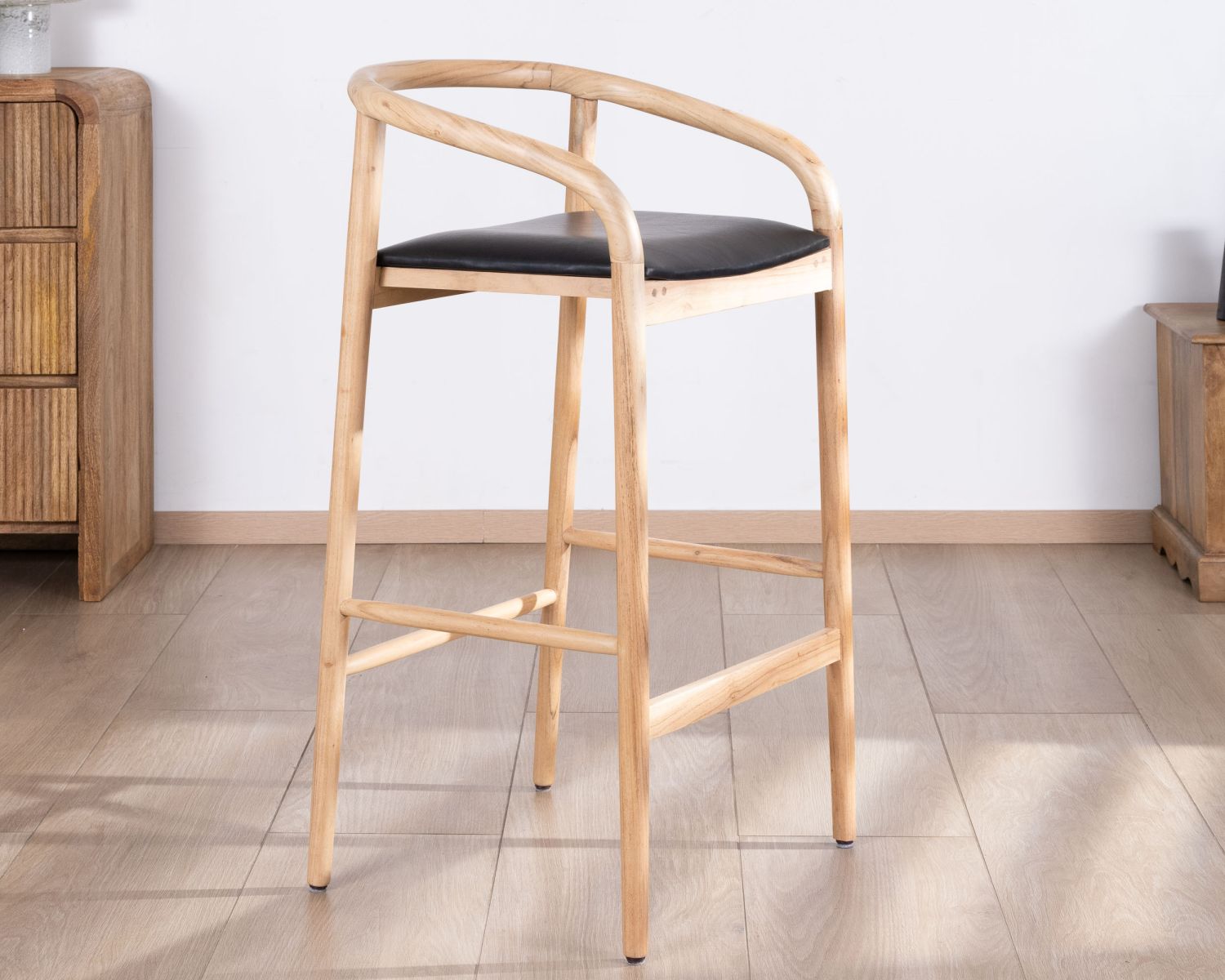 Sedia da bar "Vogue" in acacia naturale con seduta in PU nero