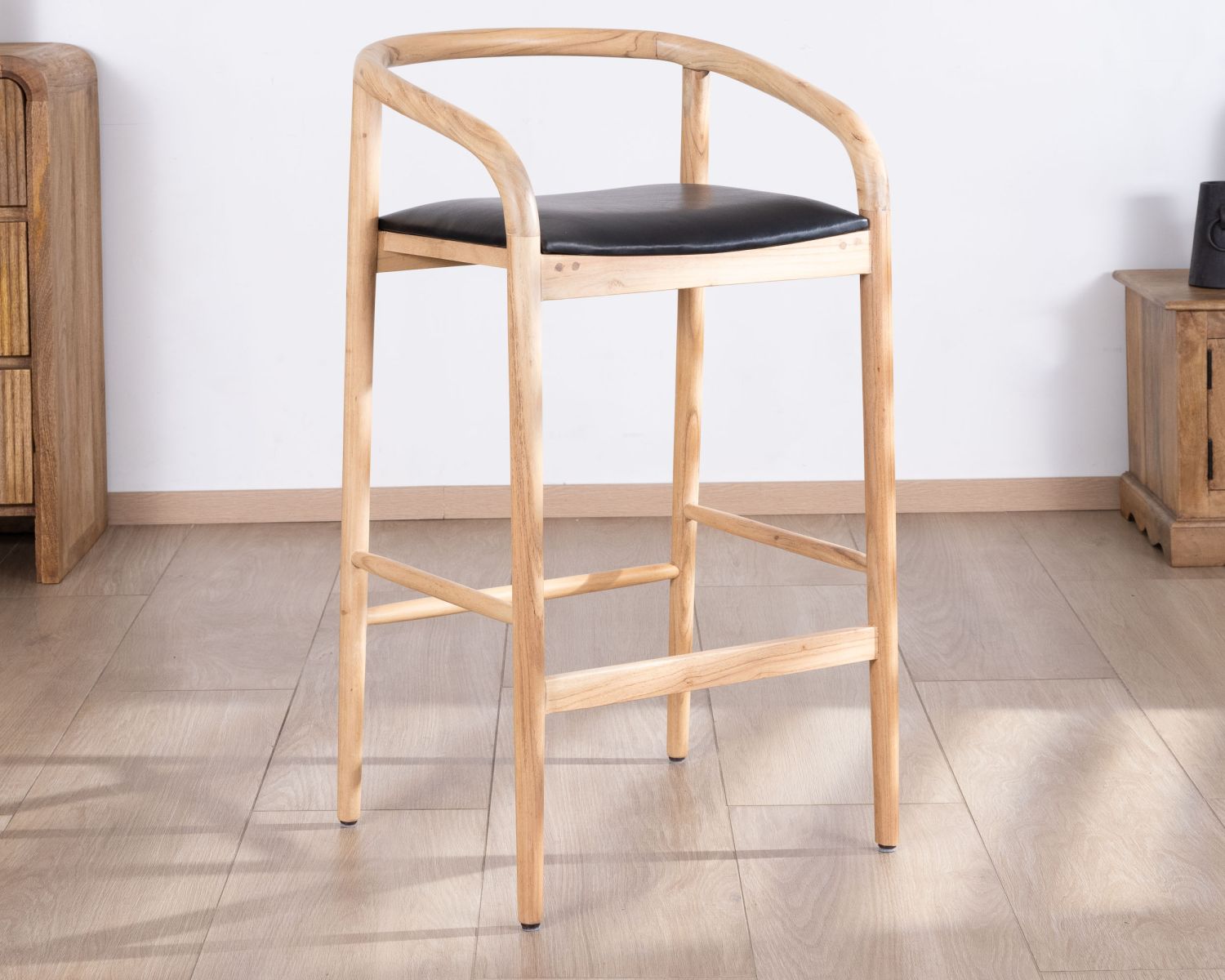 Sedia da bar "Vogue" in acacia naturale con seduta in PU nero