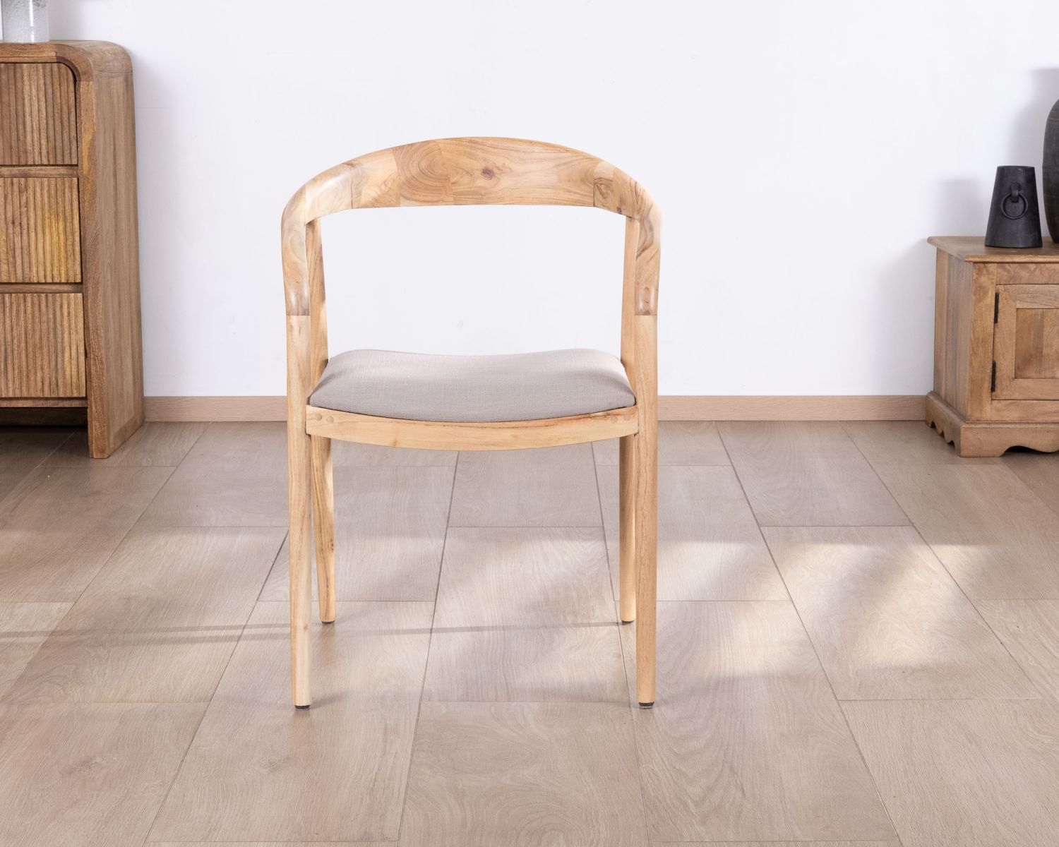 Set di 2 sedie da pranzo "Vogue" in acacia con seduta in tessuto beige