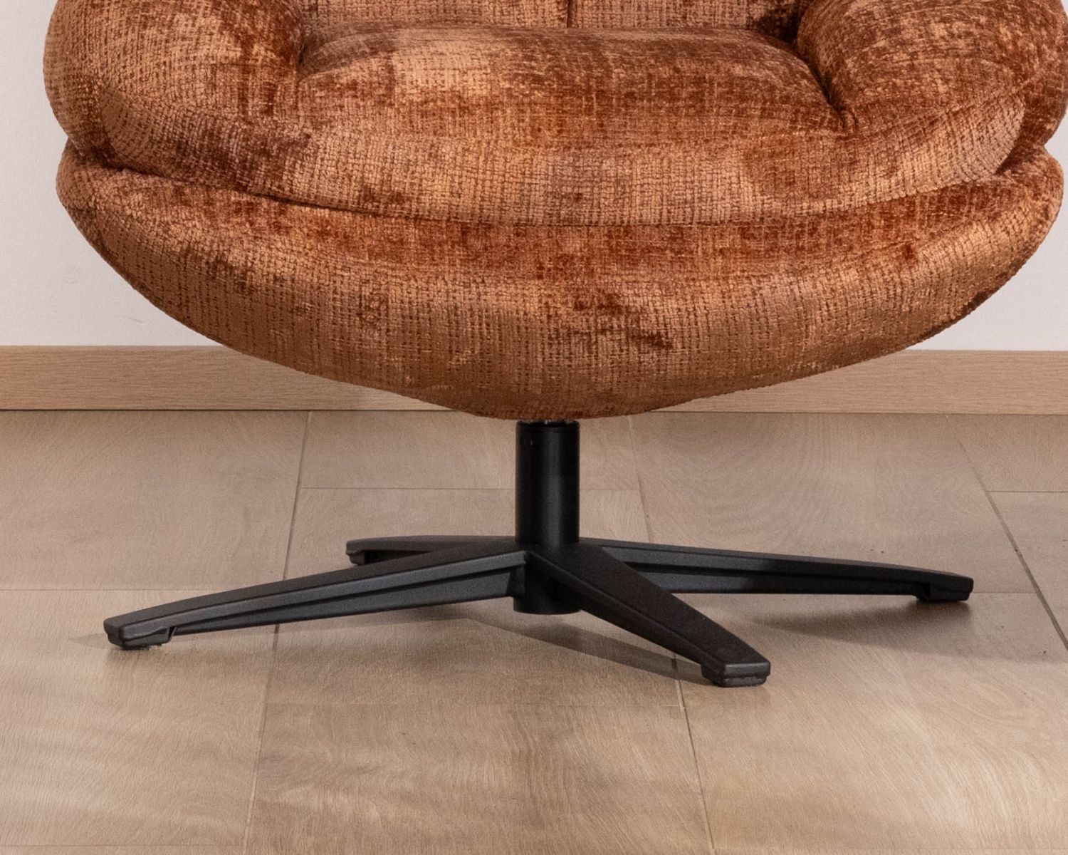 Poltrona girevole a 360° "Panama" in tessuto bouclé terracotta, seduta morbida e design avvolgente