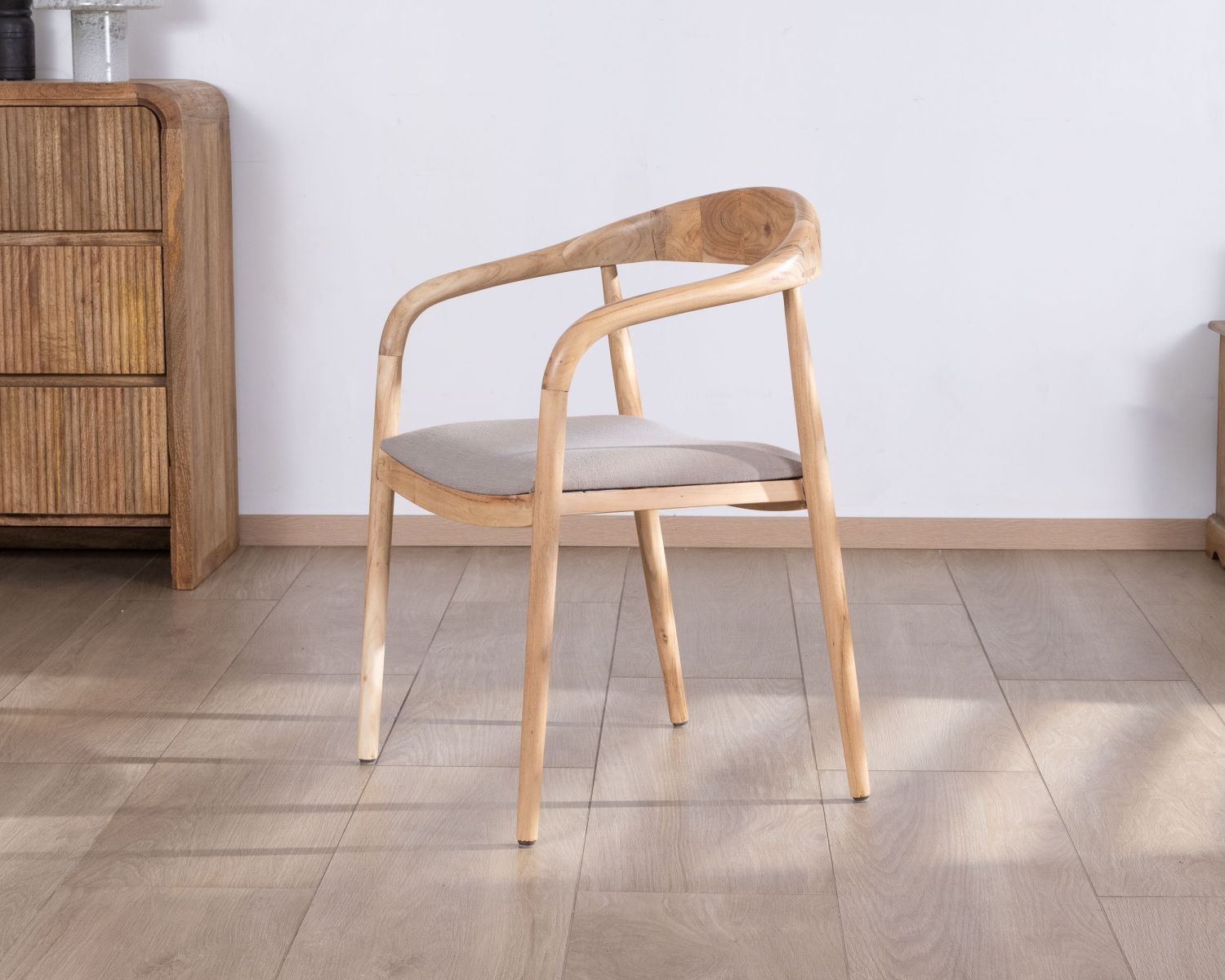 Set di 2 sedie da pranzo "Vogue" in acacia con seduta in tessuto beige