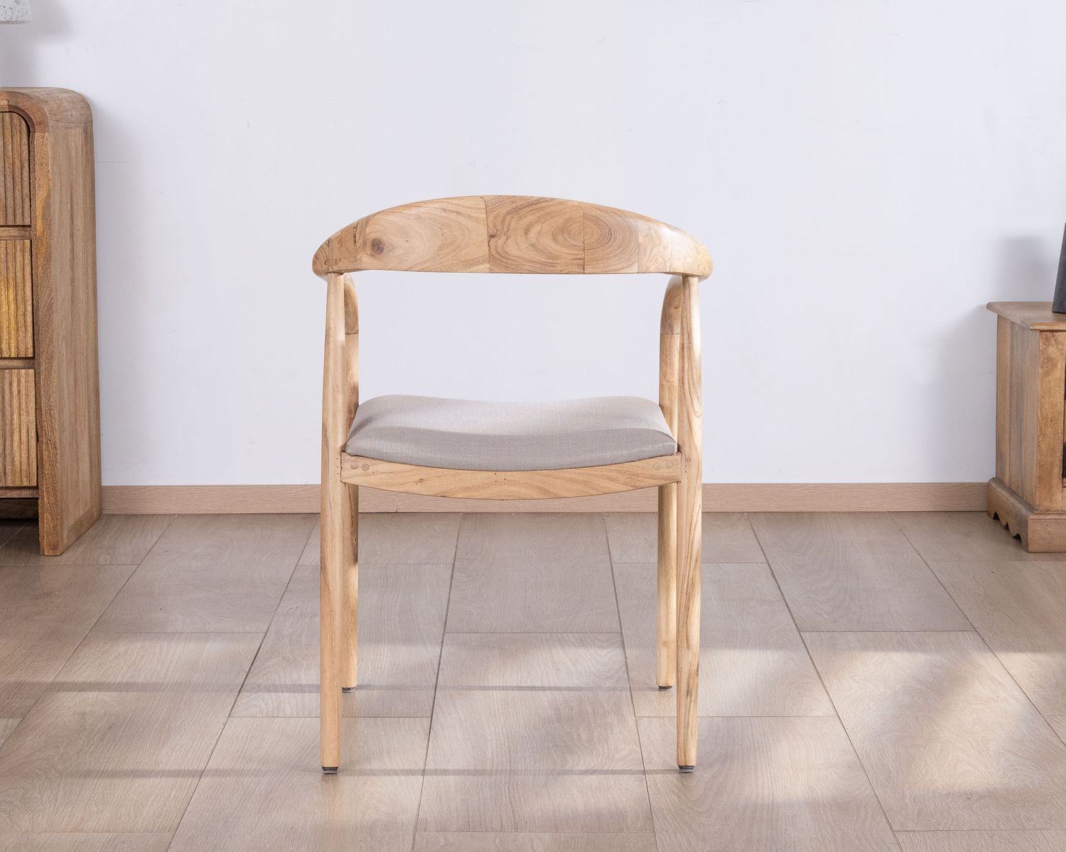 Set di 2 sedie da pranzo "Vogue" in acacia con seduta in tessuto beige