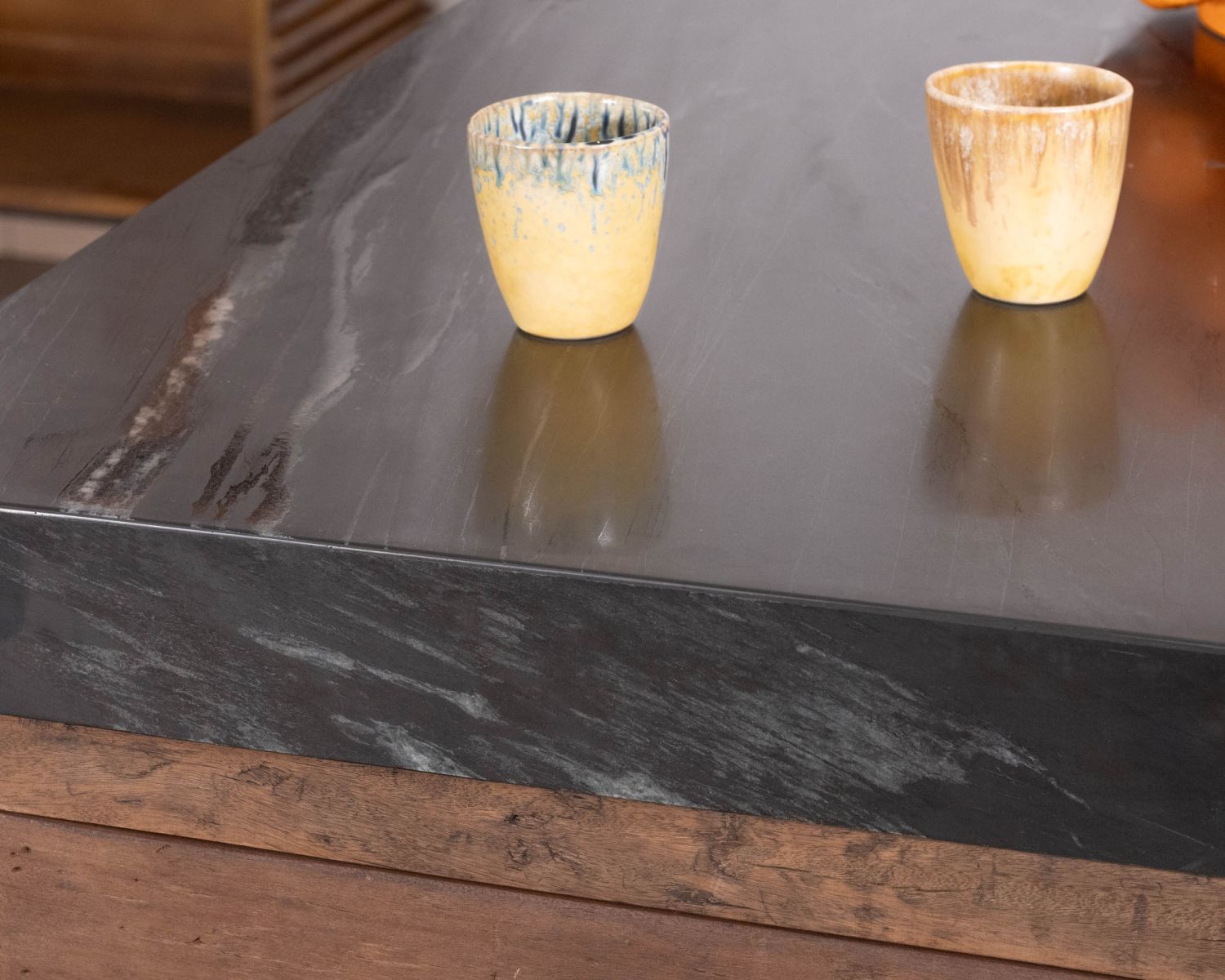  Isola della cucina in teak di recupero con zona snack "Grana" estensibile e piano in marmo nero