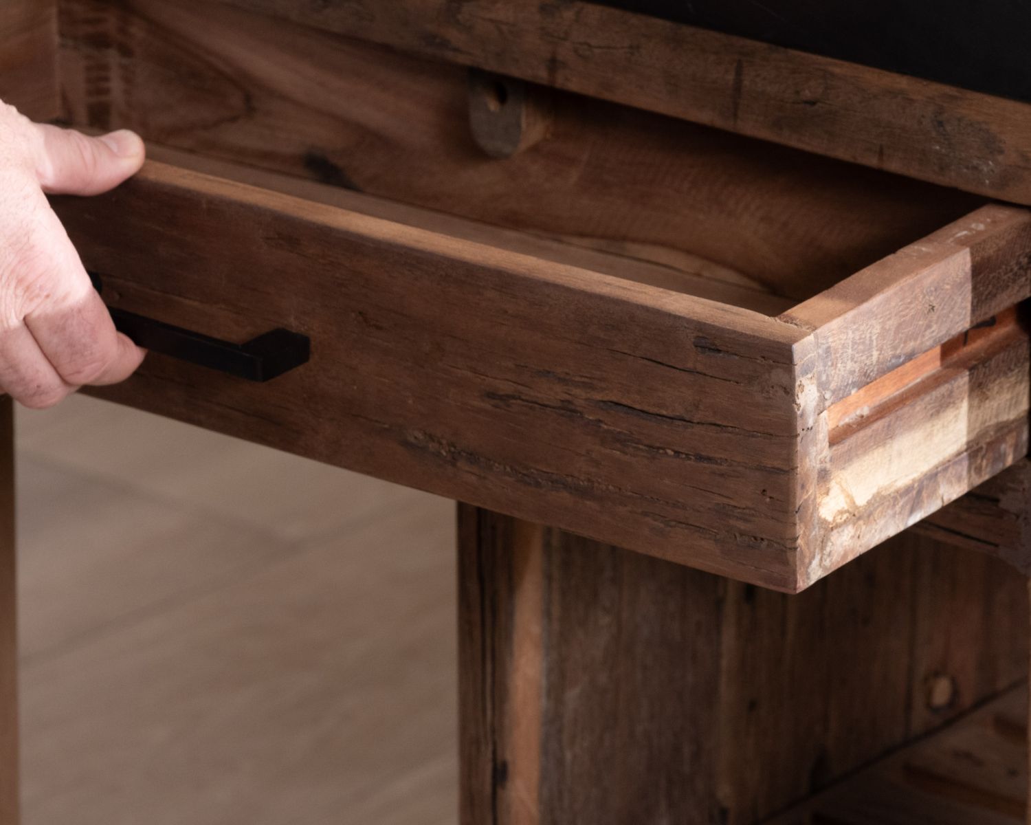  Isola della cucina in teak di recupero con zona snack "Grana" estensibile e piano in marmo nero