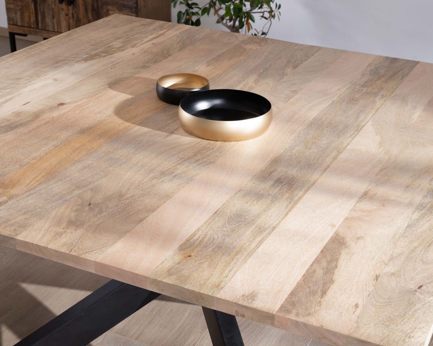 Tavolo da pranzo quadrato allungabile "Haden" in mango e metallo in stile industriale 140x140-220cm