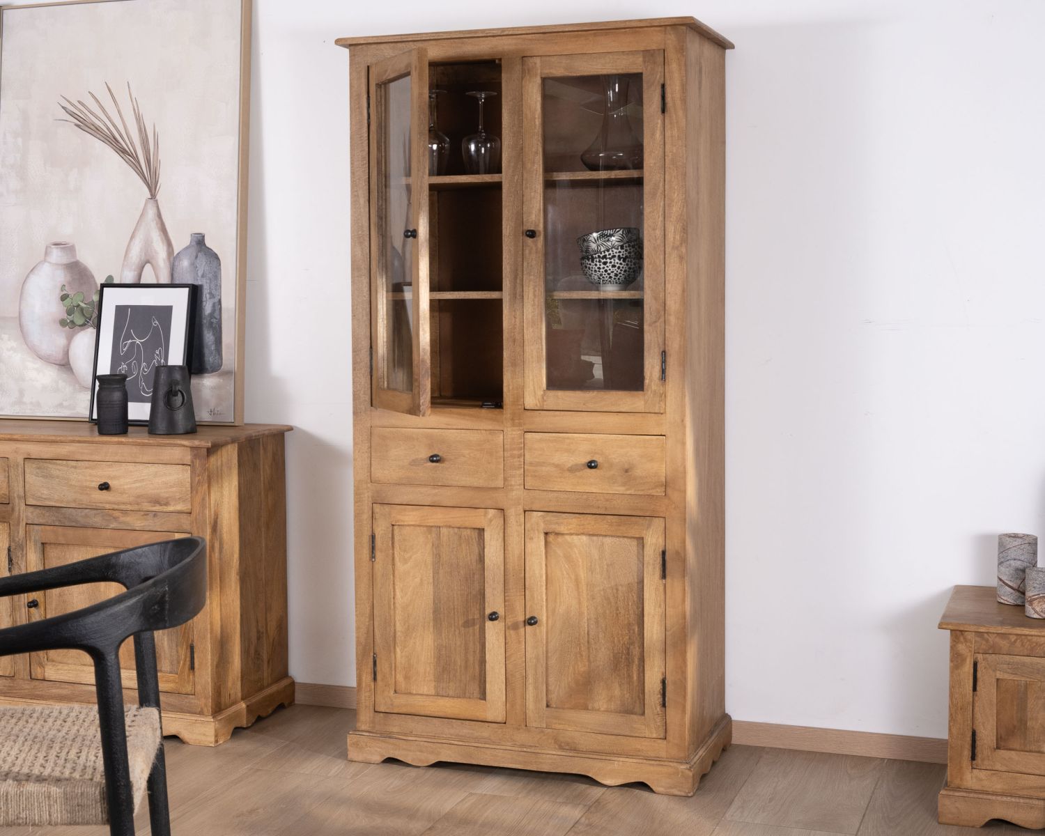 Armadio per le porcellane in stile country in legno di mango con ante in vetro "Sarah"