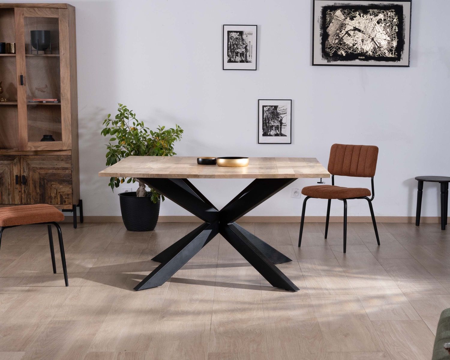 Tavolo da pranzo quadrato allungabile "Haden" in mango e metallo in stile industriale 140x140-220cm