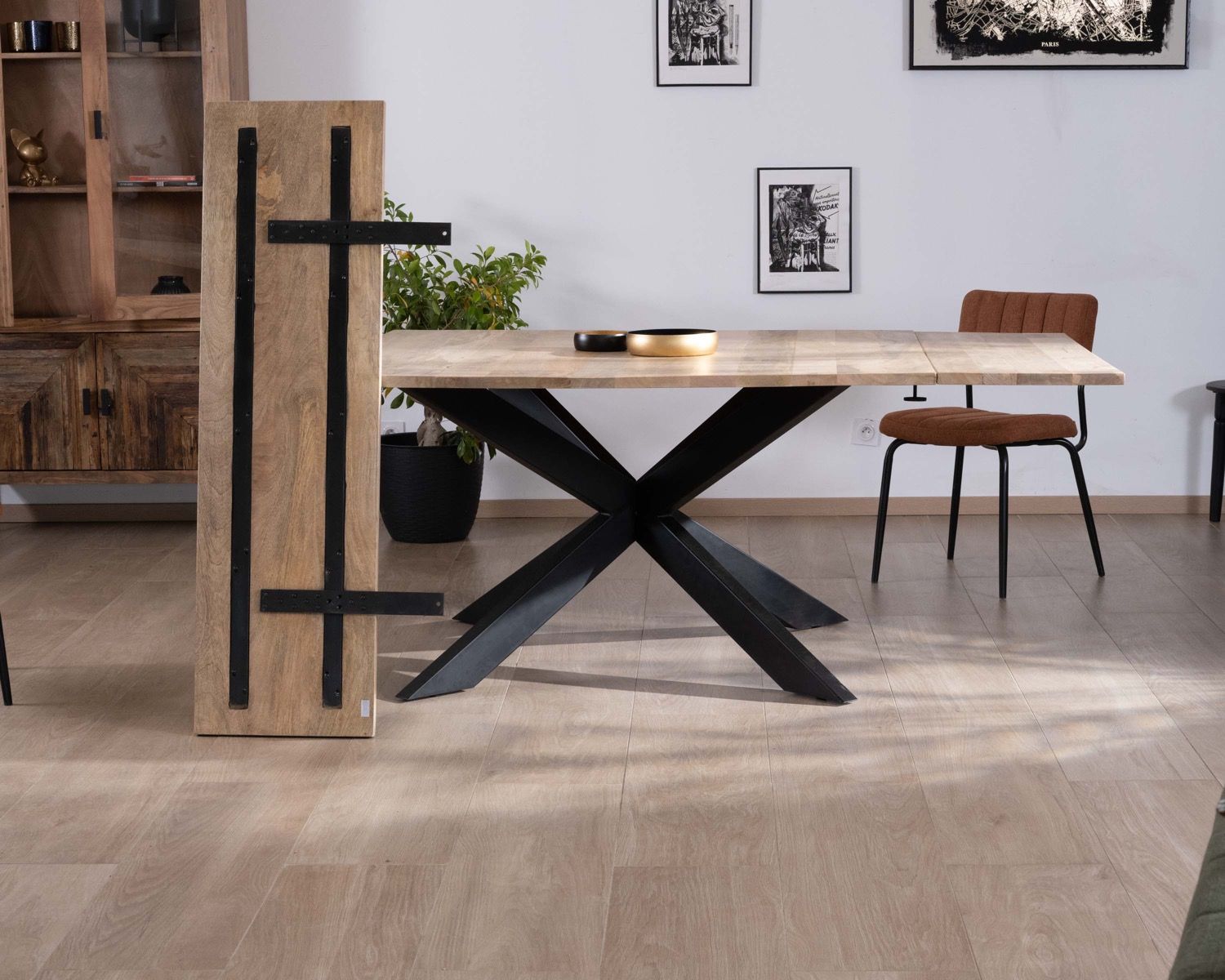 Tavolo da pranzo quadrato 120x120cm in mango e metallo in stile industriale "Haden" con prolunghe