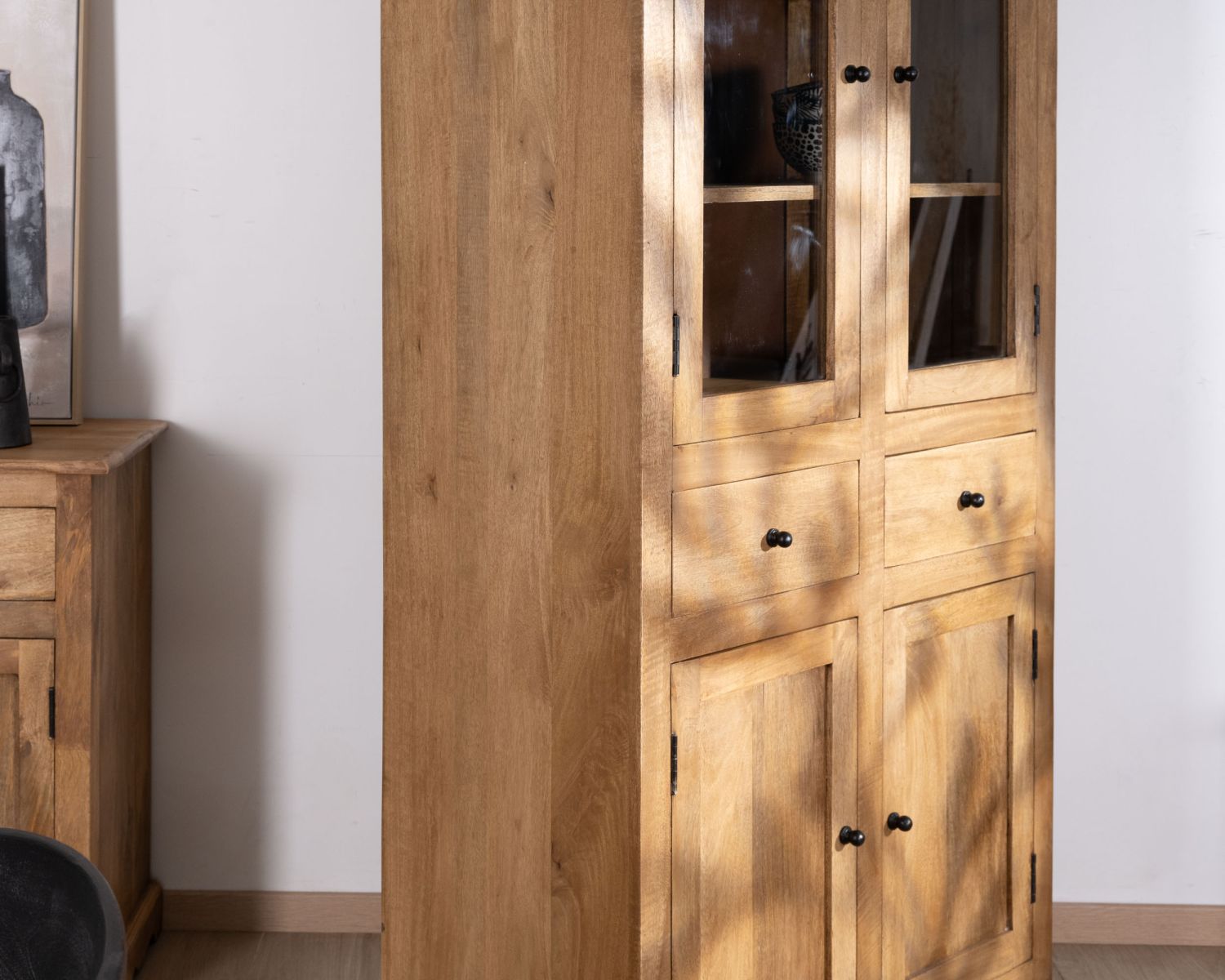 Armadio per le porcellane in stile country in legno di mango con ante in vetro "Sarah"