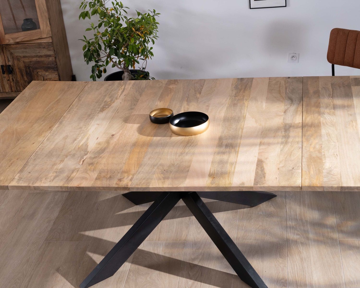 Tavolo da pranzo quadrato 120x120cm in mango e metallo in stile industriale "Haden" con prolunghe