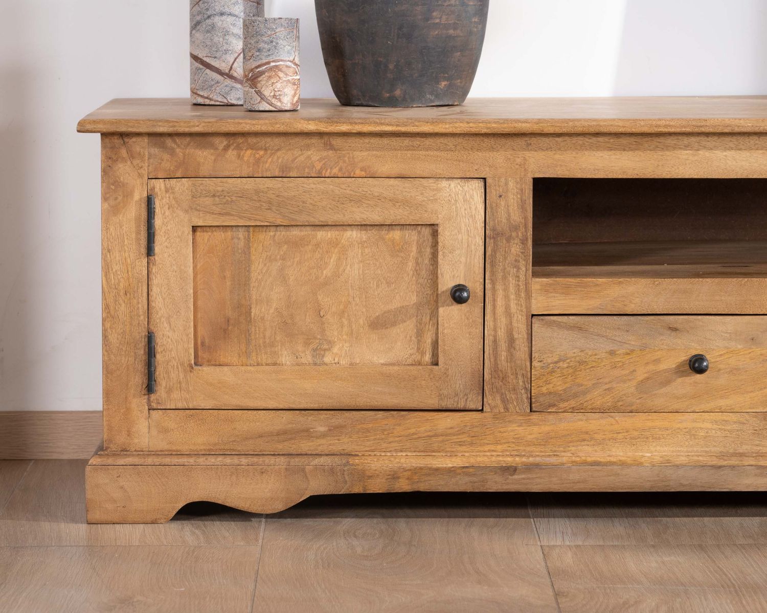 Grande porta TV country chic in legno di mango da 180 cm "Sarah