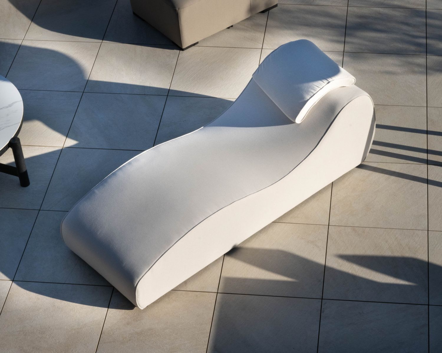 Sdraio "Miroly bay" a 1 posto dal design organico in tessuto speciale per esterni bianco
