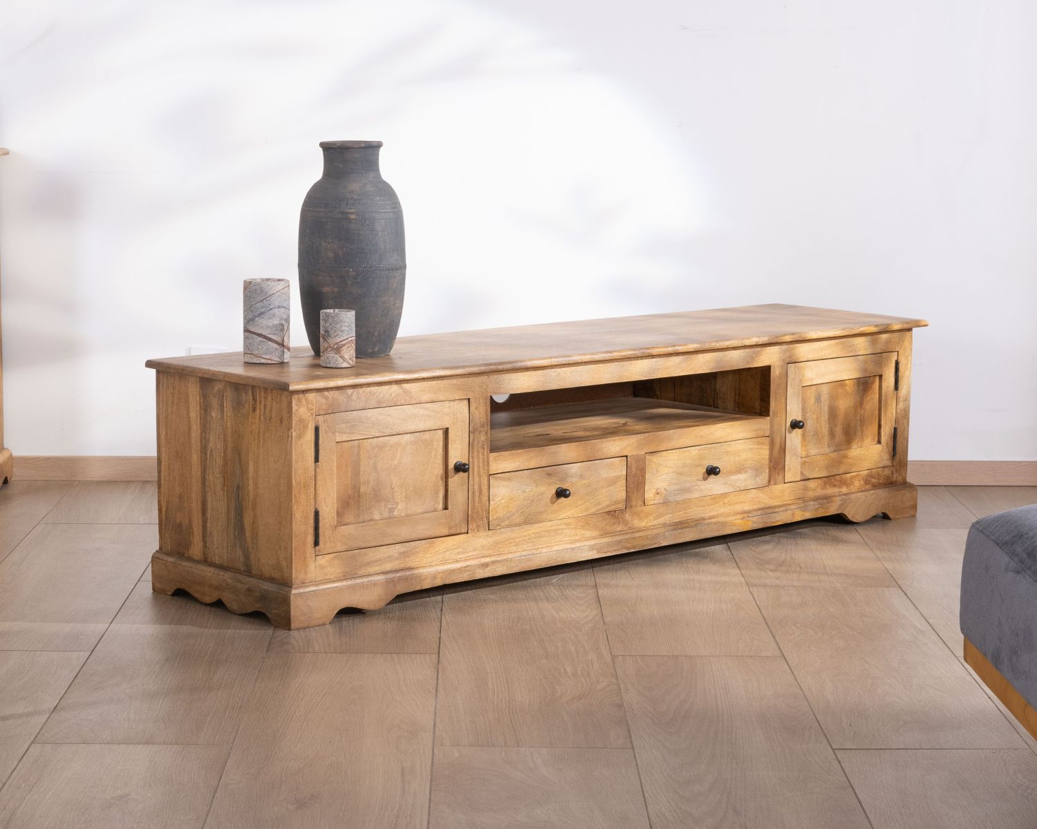 Grande porta TV country chic in legno di mango da 180 cm "Sarah