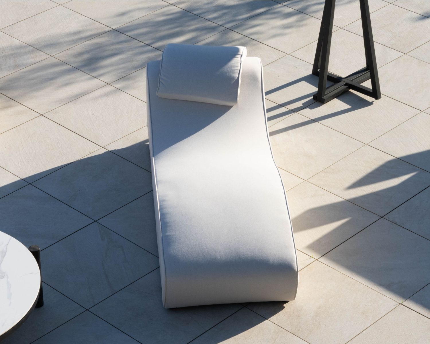 Sdraio "Miroly bay" a 1 posto dal design organico in tessuto speciale per esterni bianco