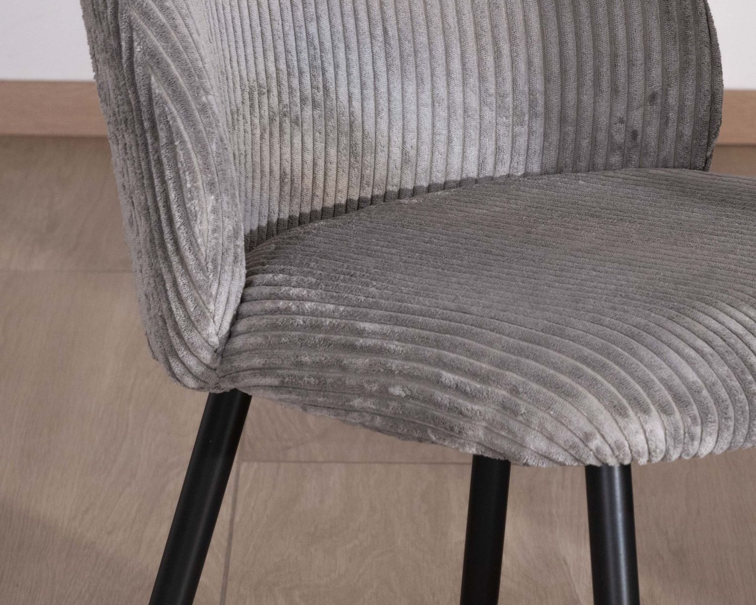 Set di 4 sedie da pranzo contemporanee "Bellot" in velluto a coste grigio