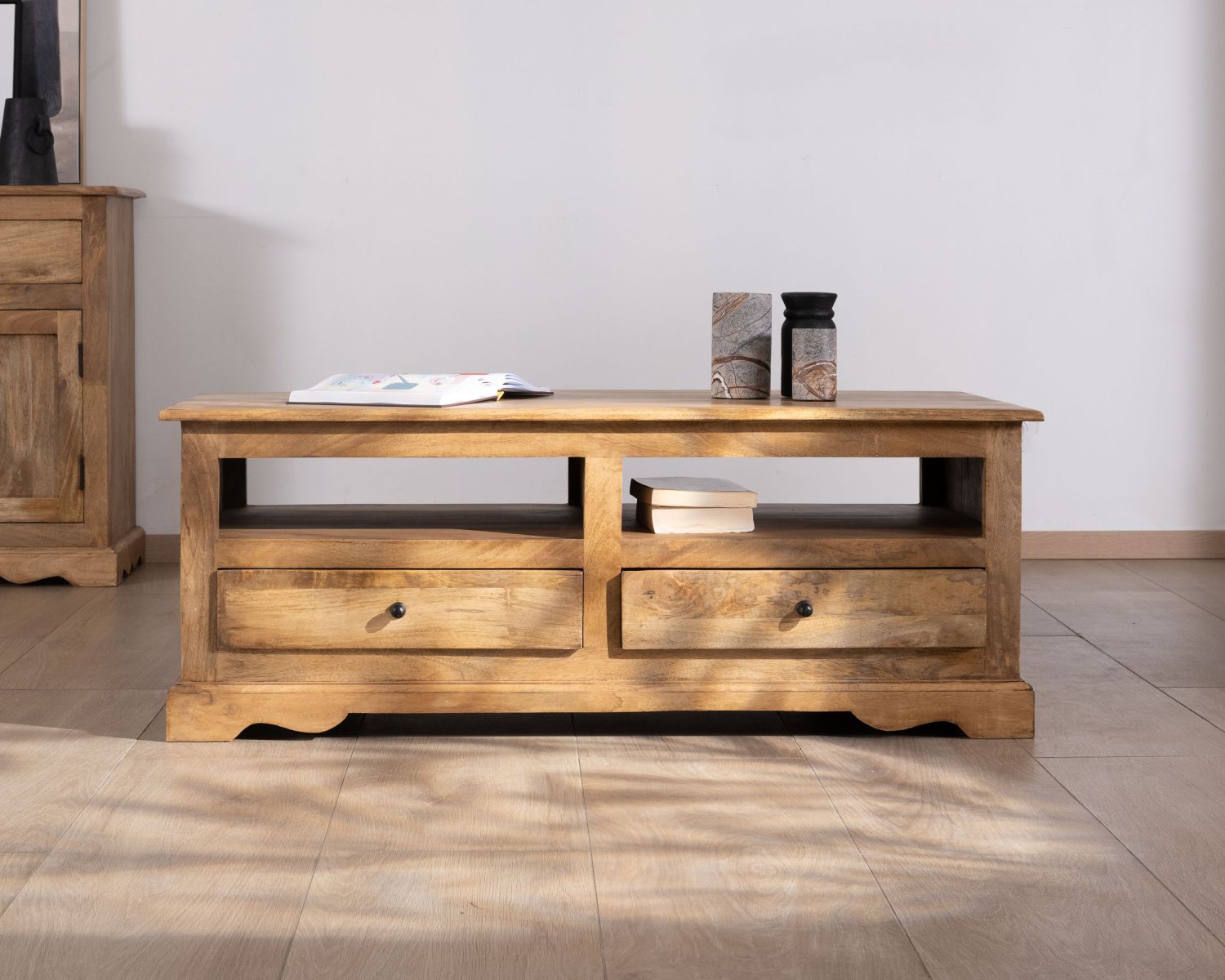 Tavolino in mango "Sarah" in stile classico