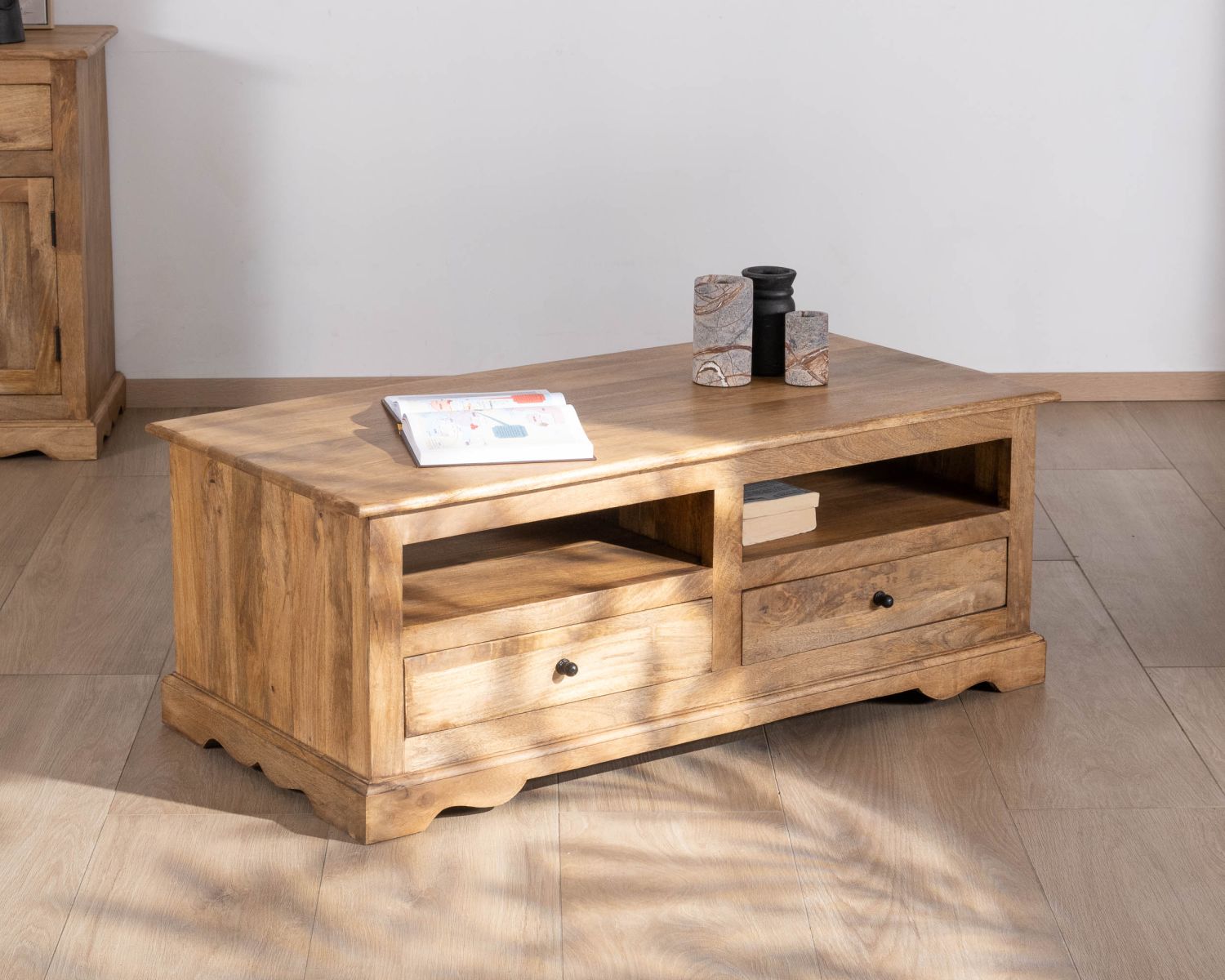 Tavolino in mango "Sarah" in stile classico