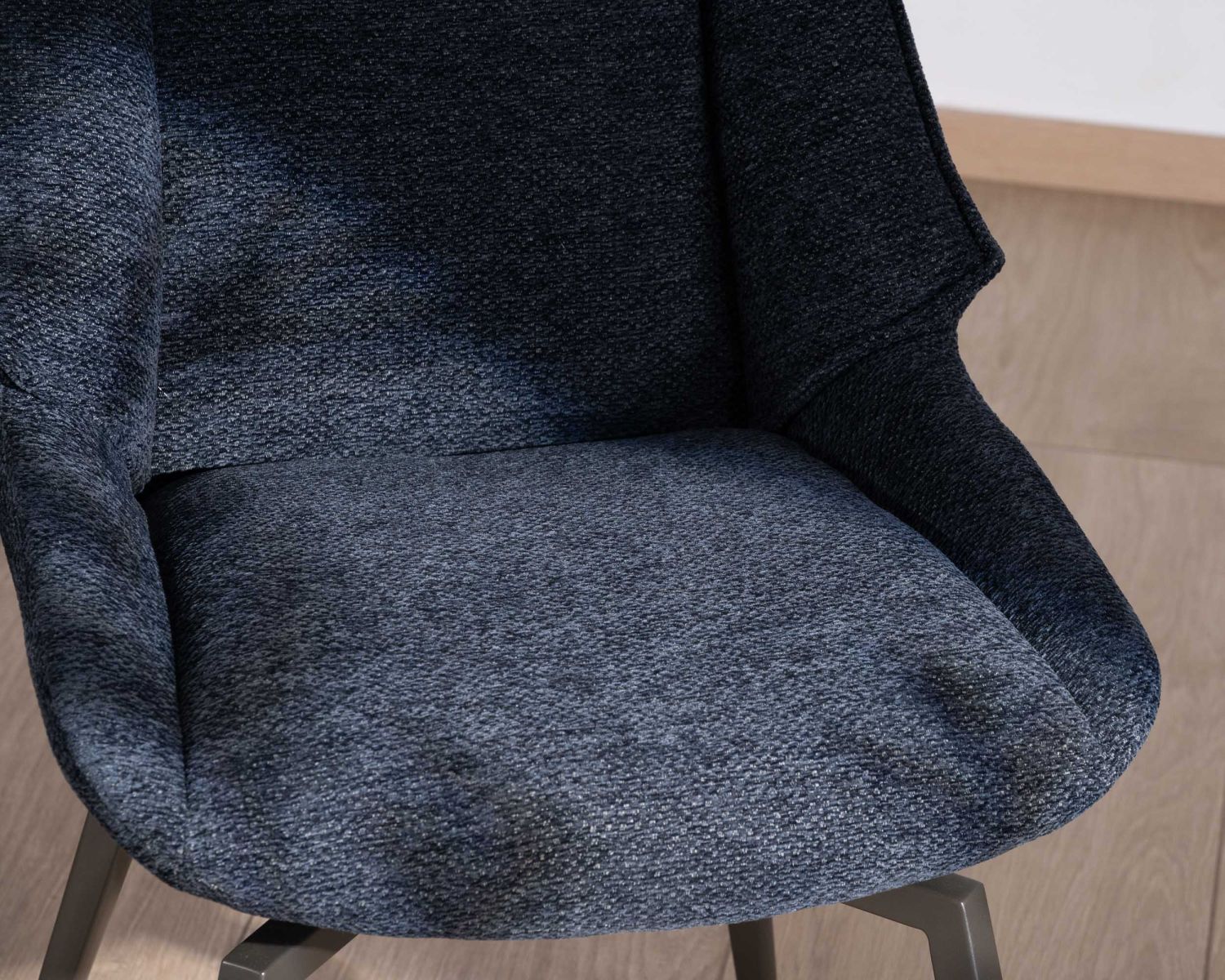 Set di 2 sedie da pranzo in stile vintage con tessuto blu scuro e gambe in metallo "Niko"