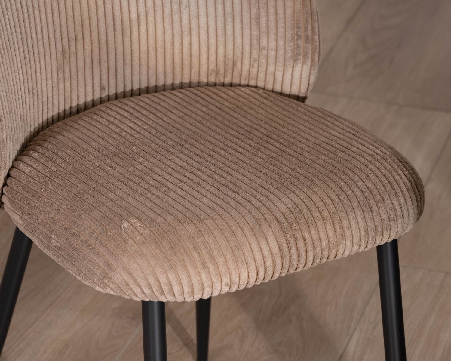 Set di 4 sedie da pranzo "Bellot" in velluto a coste vintage color tortora 