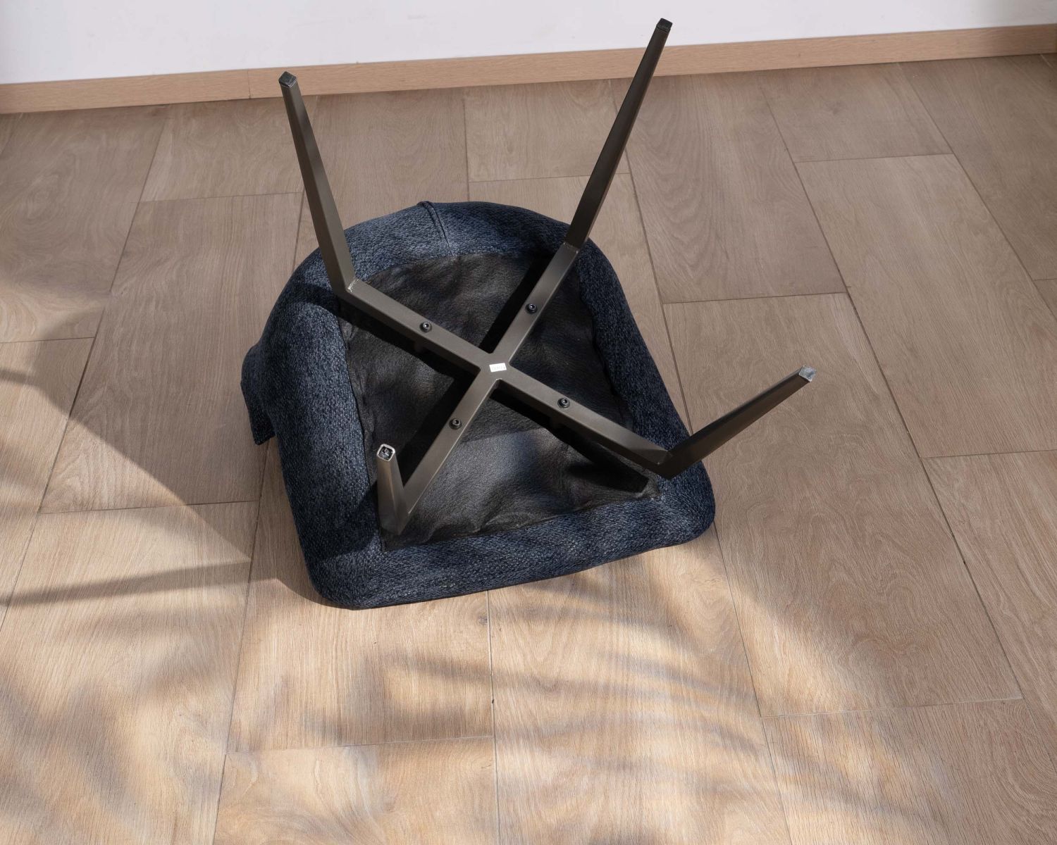 Set di 2 sedie da pranzo in stile vintage con tessuto blu scuro e gambe in metallo "Niko"