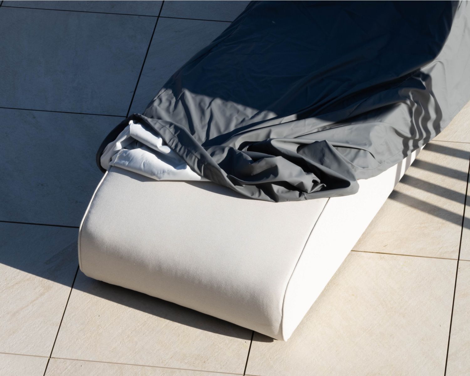 Sdraio "Miroly bay" a 1 posto dal design organico in tessuto speciale per esterni bianco