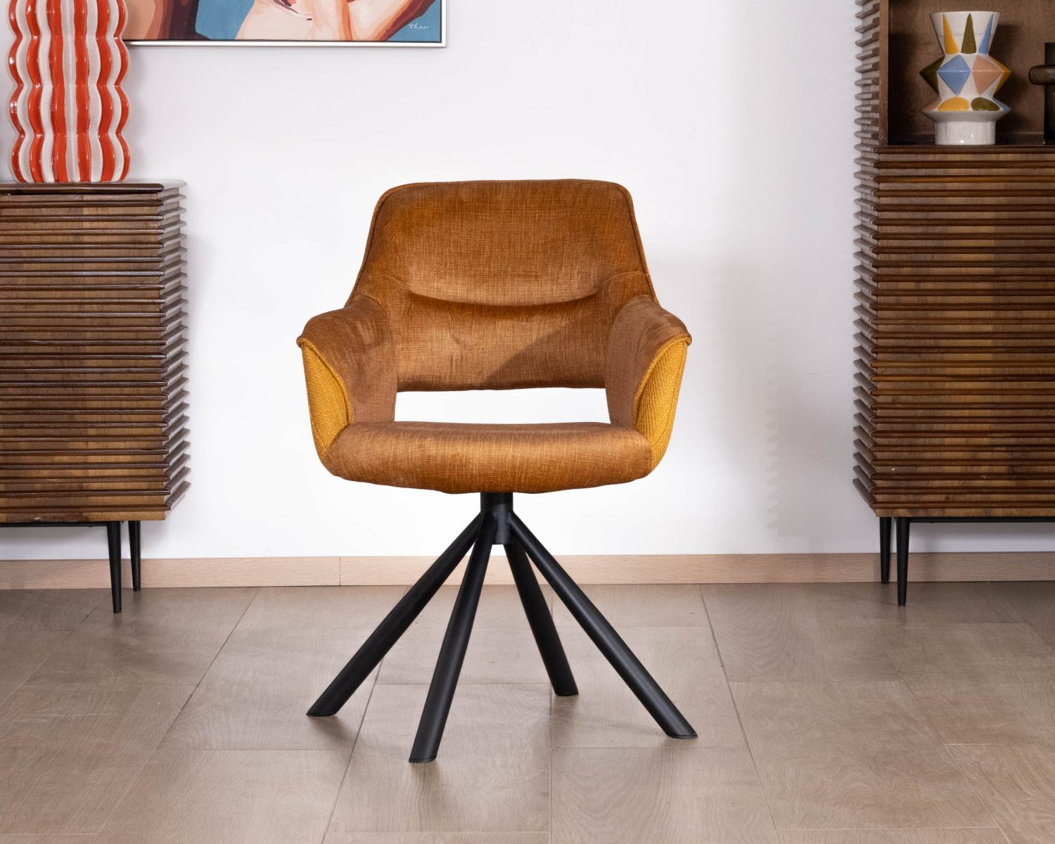 Set di 2 sedie da pranzo girevoli e avvolgenti in tessuto bi-tessuto "Chilko" giallo senape