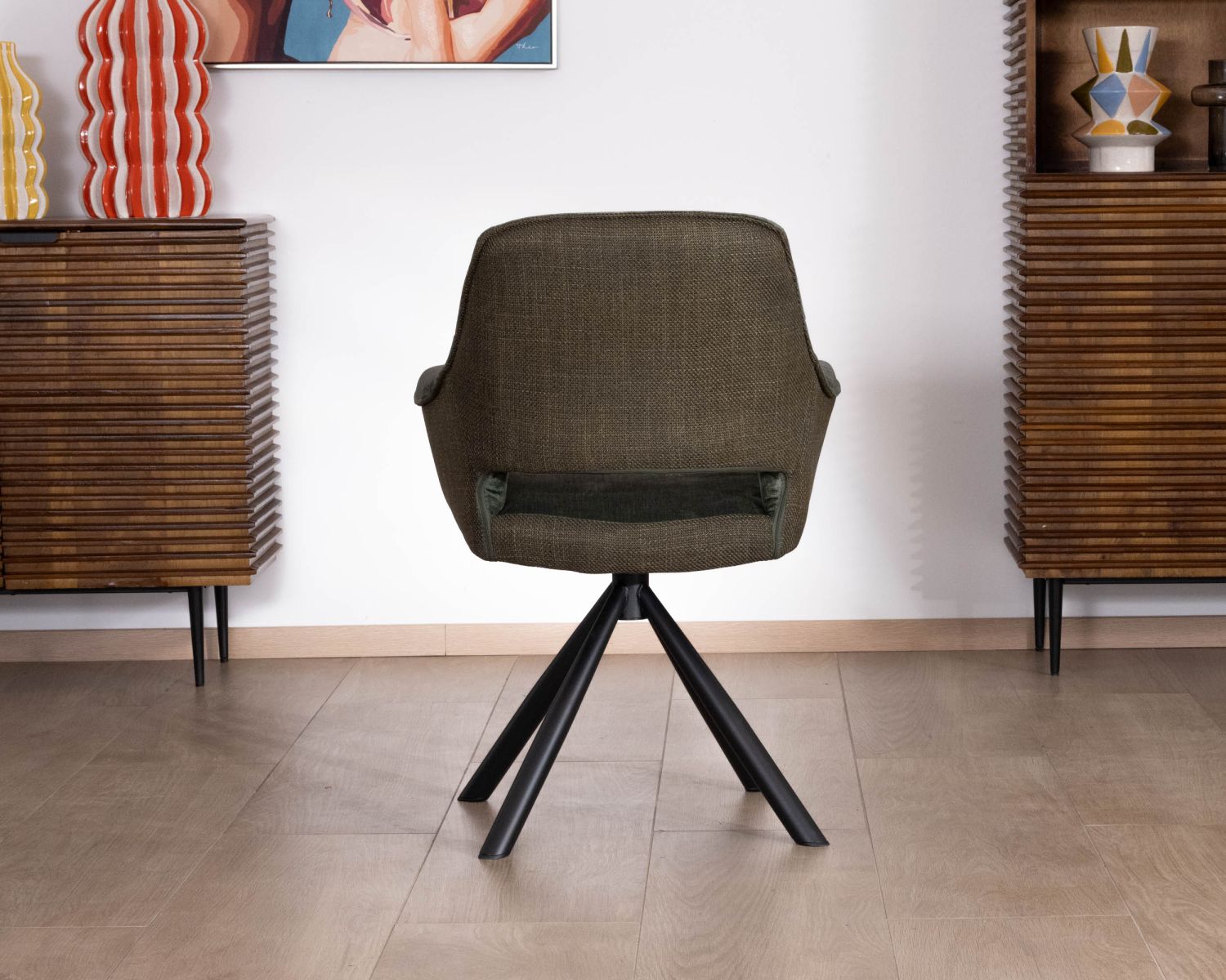 Set di 2 sedie da pranzo avvolgenti "Chilko" in tessuto bi-tessuto verde con base girevole in metallo nero 