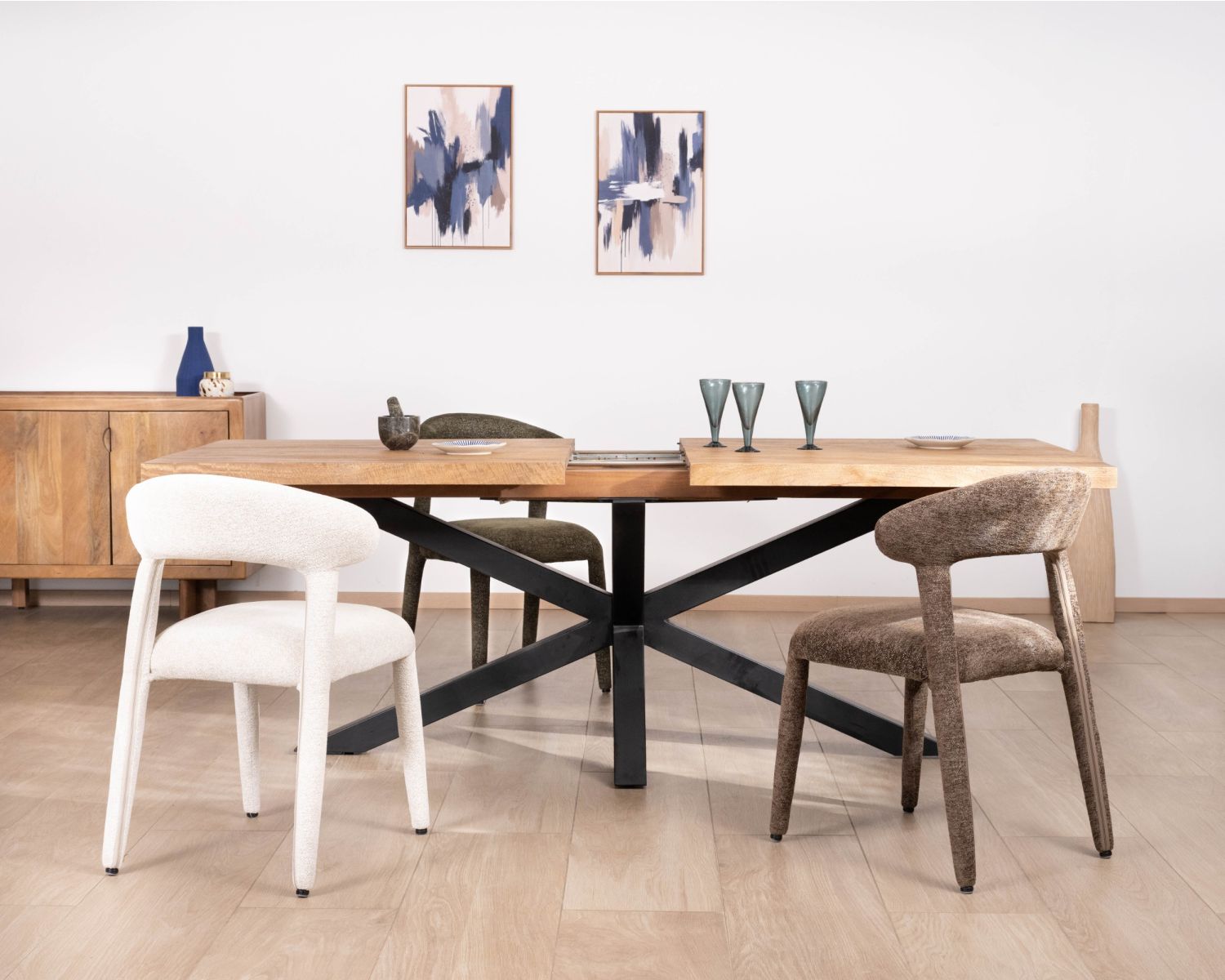 Tavolo da pranzo allungabile "Maestro" 190-250 cm in legno di mango con gambe a stella