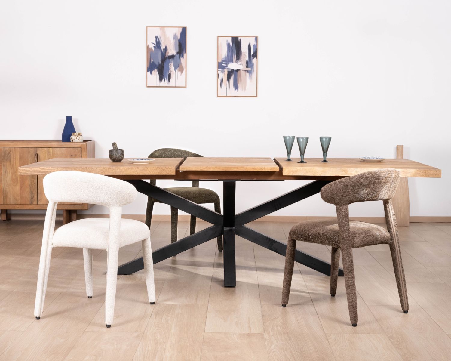 Tavolo da pranzo allungabile "Maestro" 190-250 cm in legno di mango con gambe a stella