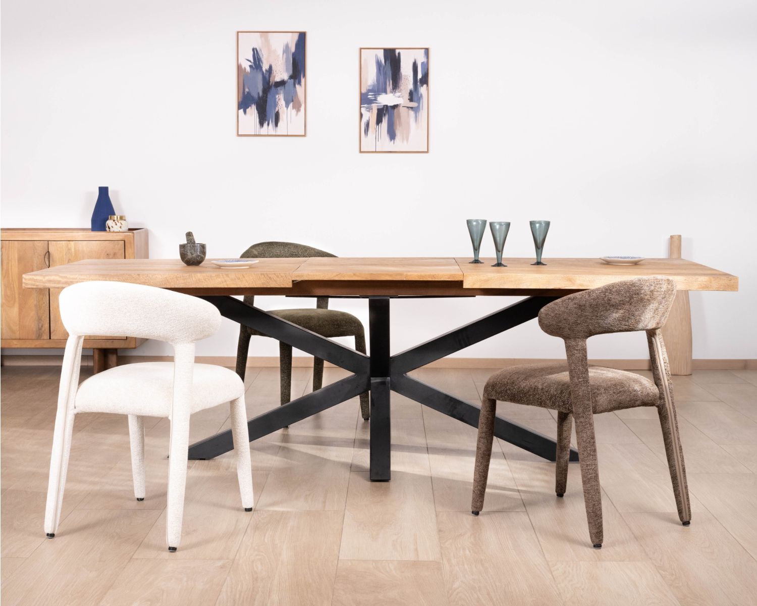 Tavolo da pranzo allungabile "Maestro" 190-250 cm in legno di mango con gambe a stella