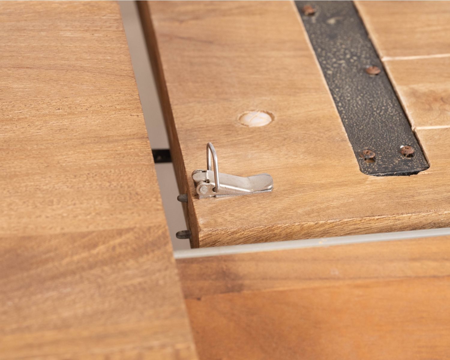Tavolo da pranzo allungabile "Maestro" 190-250 cm in legno di mango con gambe a stella