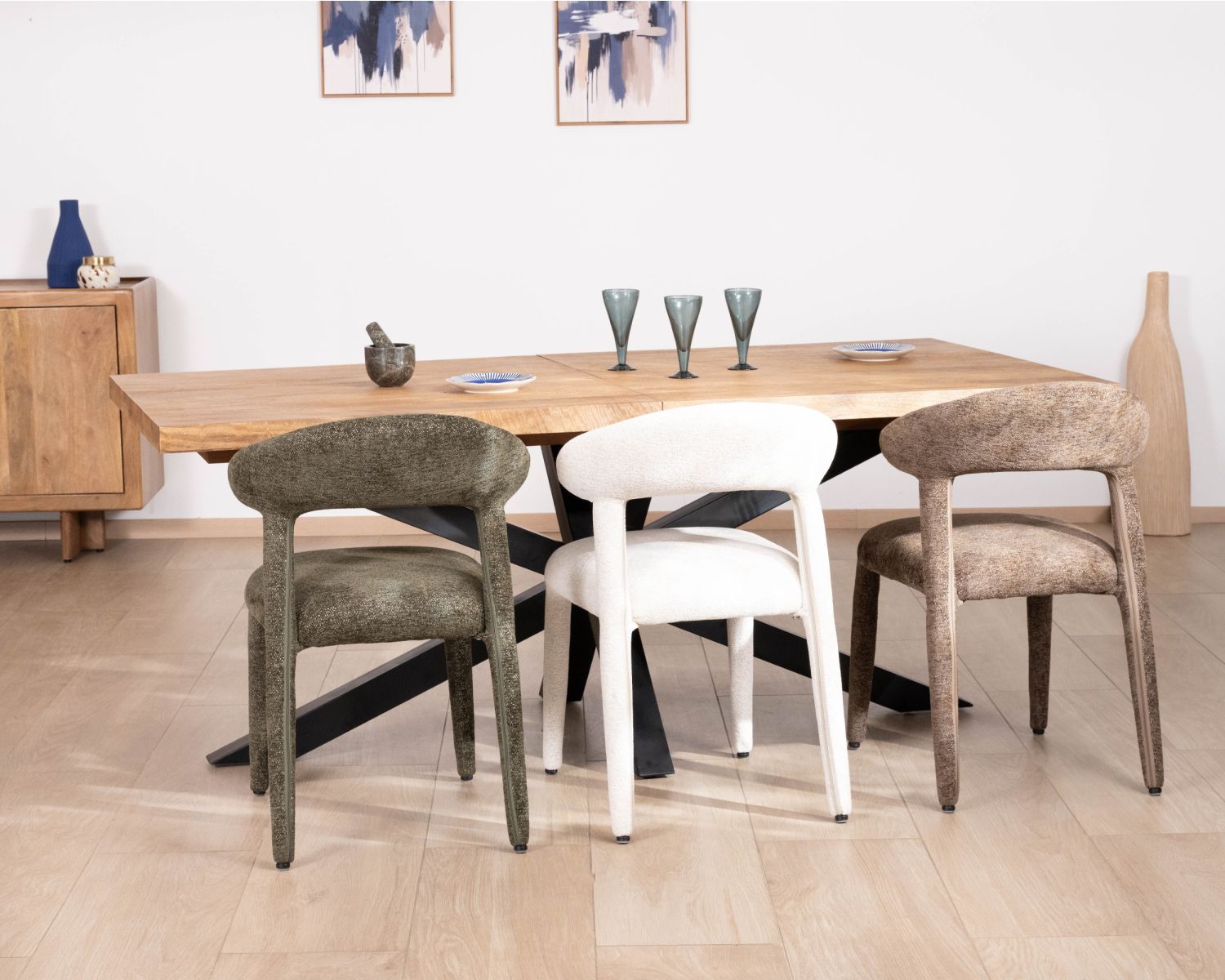 Tavolo da pranzo allungabile "Maestro" 190-250 cm in legno di mango con gambe a stella