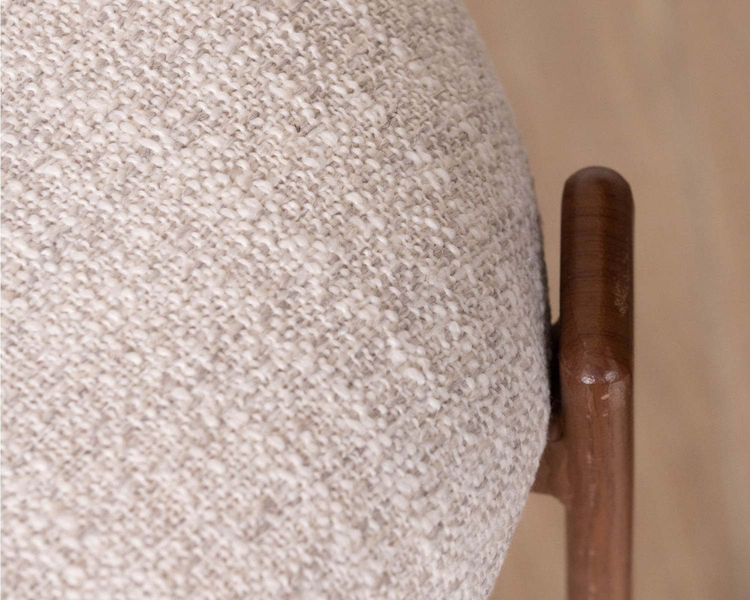 Set di 2 sedie da pranzo impilabili in stile retrò in tessuto intrecciato bianco "Staccato" con gambe in legno scuro