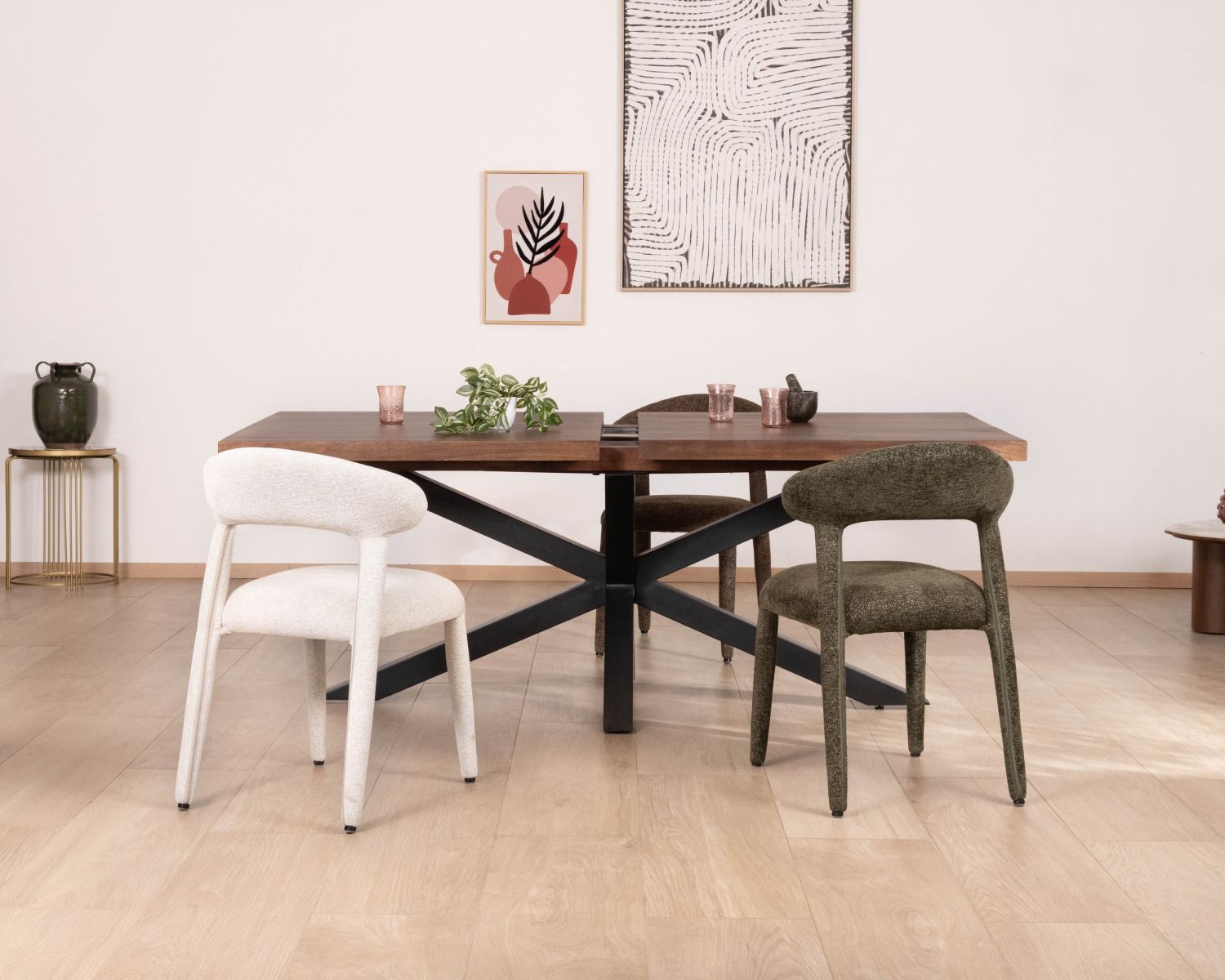 Tavolo da pranzo allungabile da 190-250 cm in mango scuro con gambe a stella Sheffield