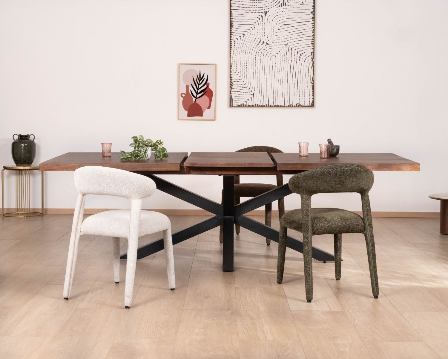 Tavolo da pranzo allungabile da 190-250 cm in mango scuro con gambe a stella Sheffield