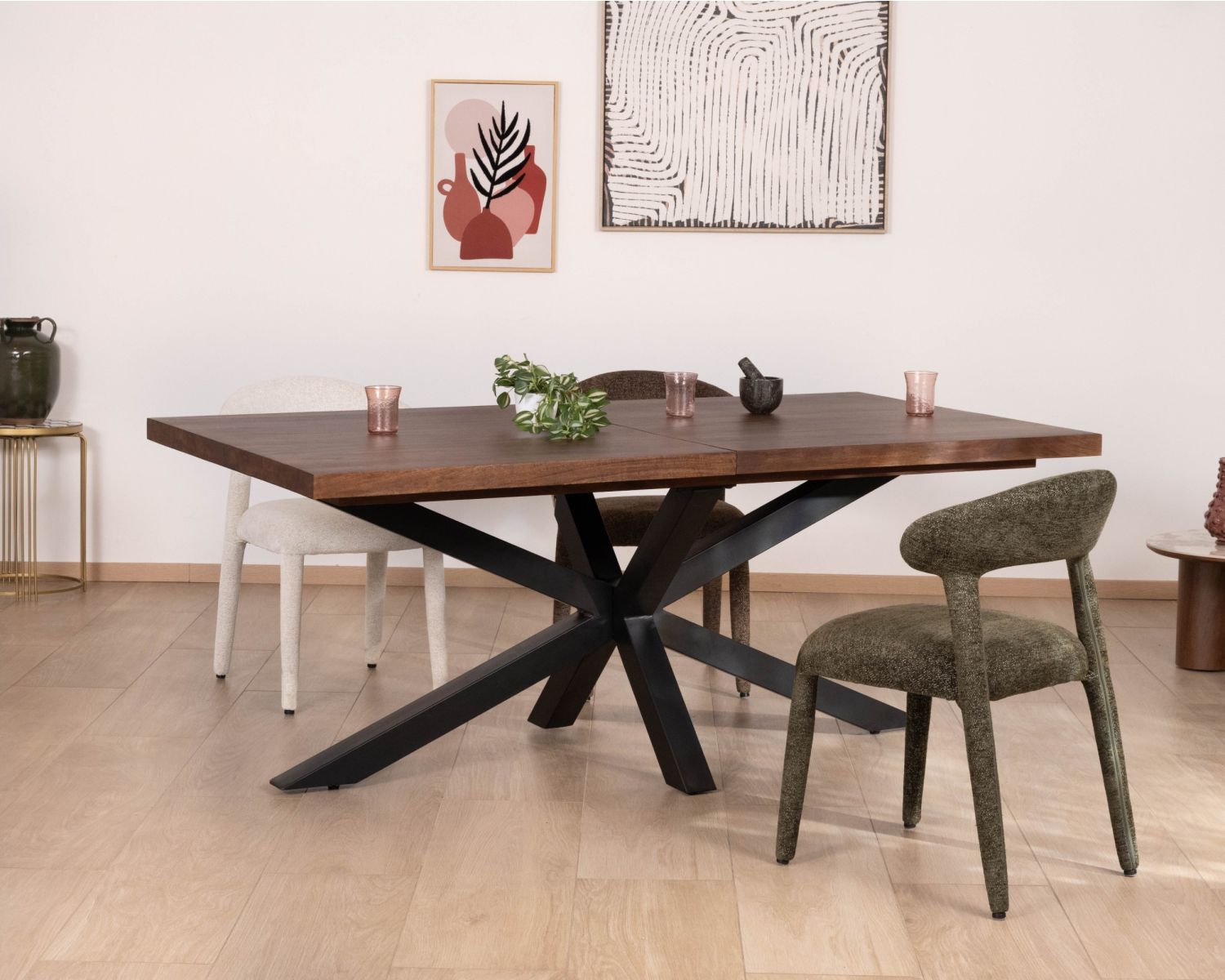 Tavolo da pranzo allungabile da 190-250 cm in mango scuro con gambe a stella Sheffield