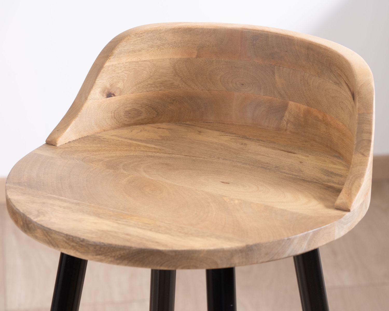 Seggiolone "Piana" retro-chic in mango