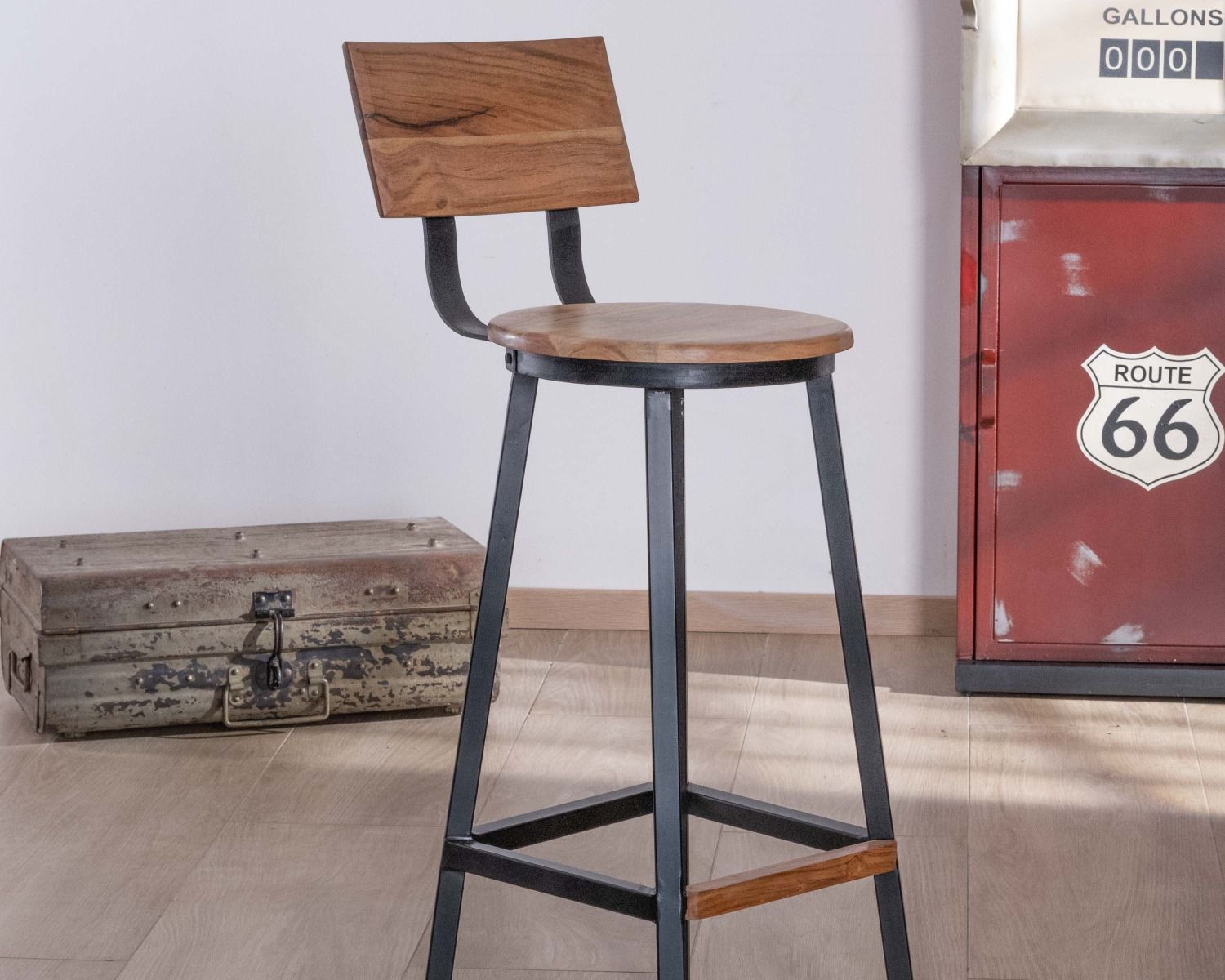 Seggiolone in stile industriale "Los Angeles" in acacia e metallo nero