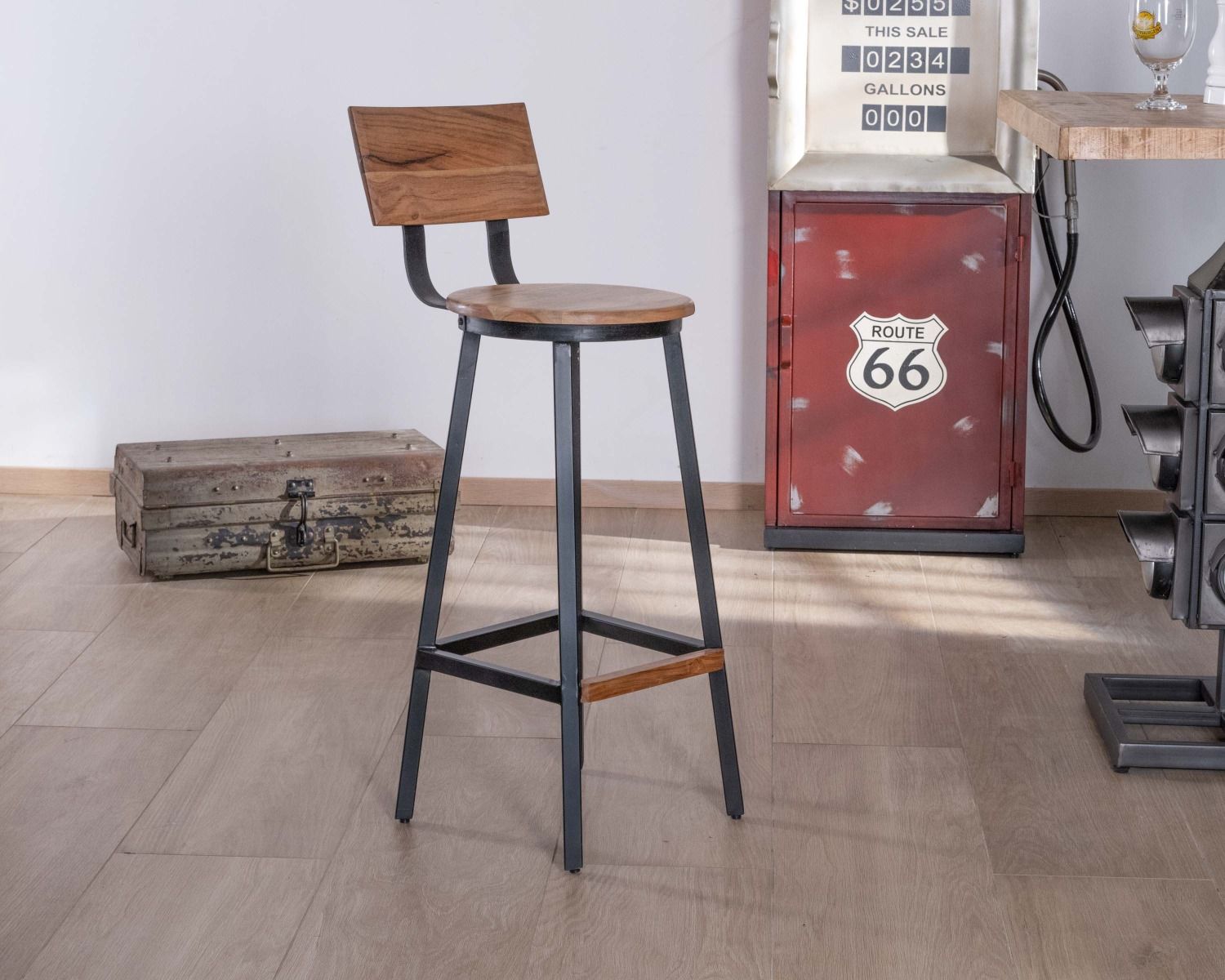 Seggiolone in stile industriale "Los Angeles" in acacia e metallo nero