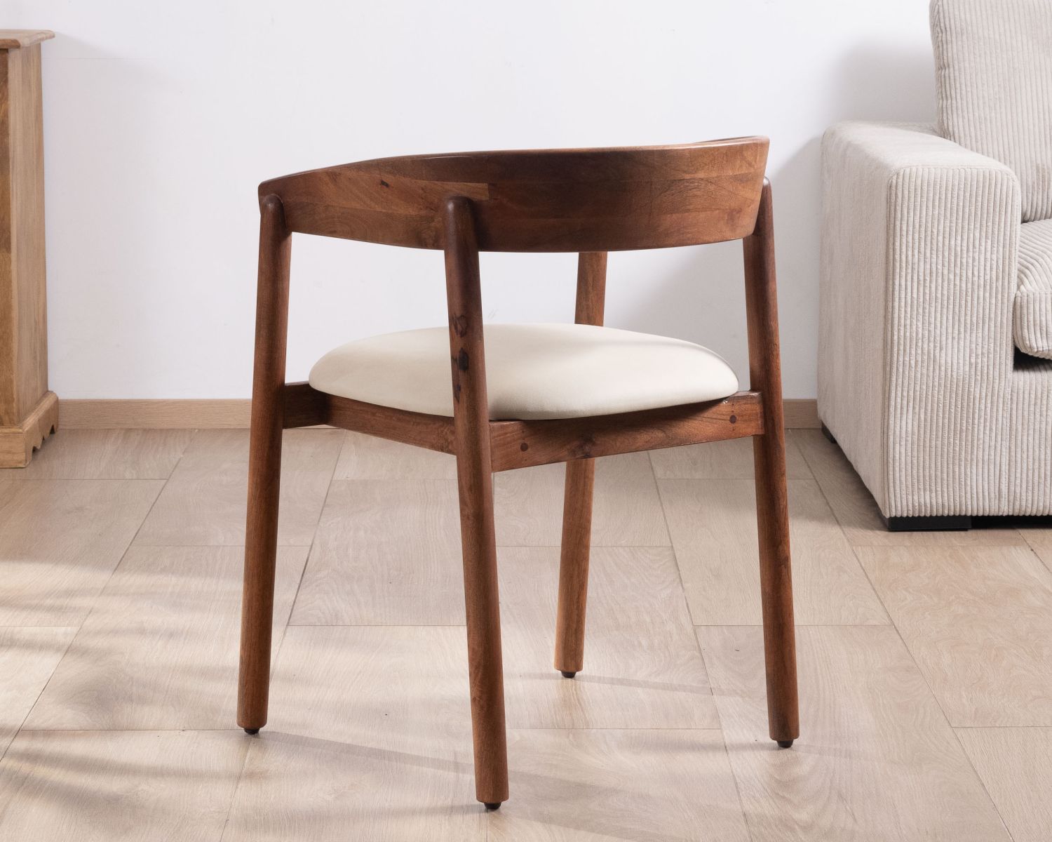 Sedia da pranzo in stile retrò "Polo" in legno di mango e seduta in tessuto bianco