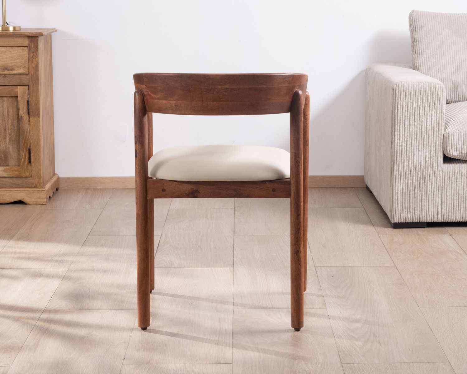 Sedia da pranzo in stile retrò "Polo" in legno di mango e seduta in tessuto bianco