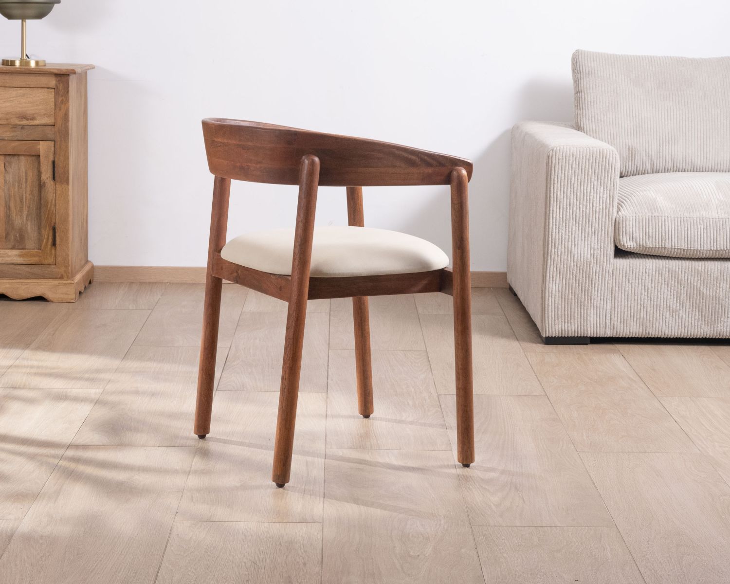 Sedia da pranzo in stile retrò "Polo" in legno di mango e seduta in tessuto bianco