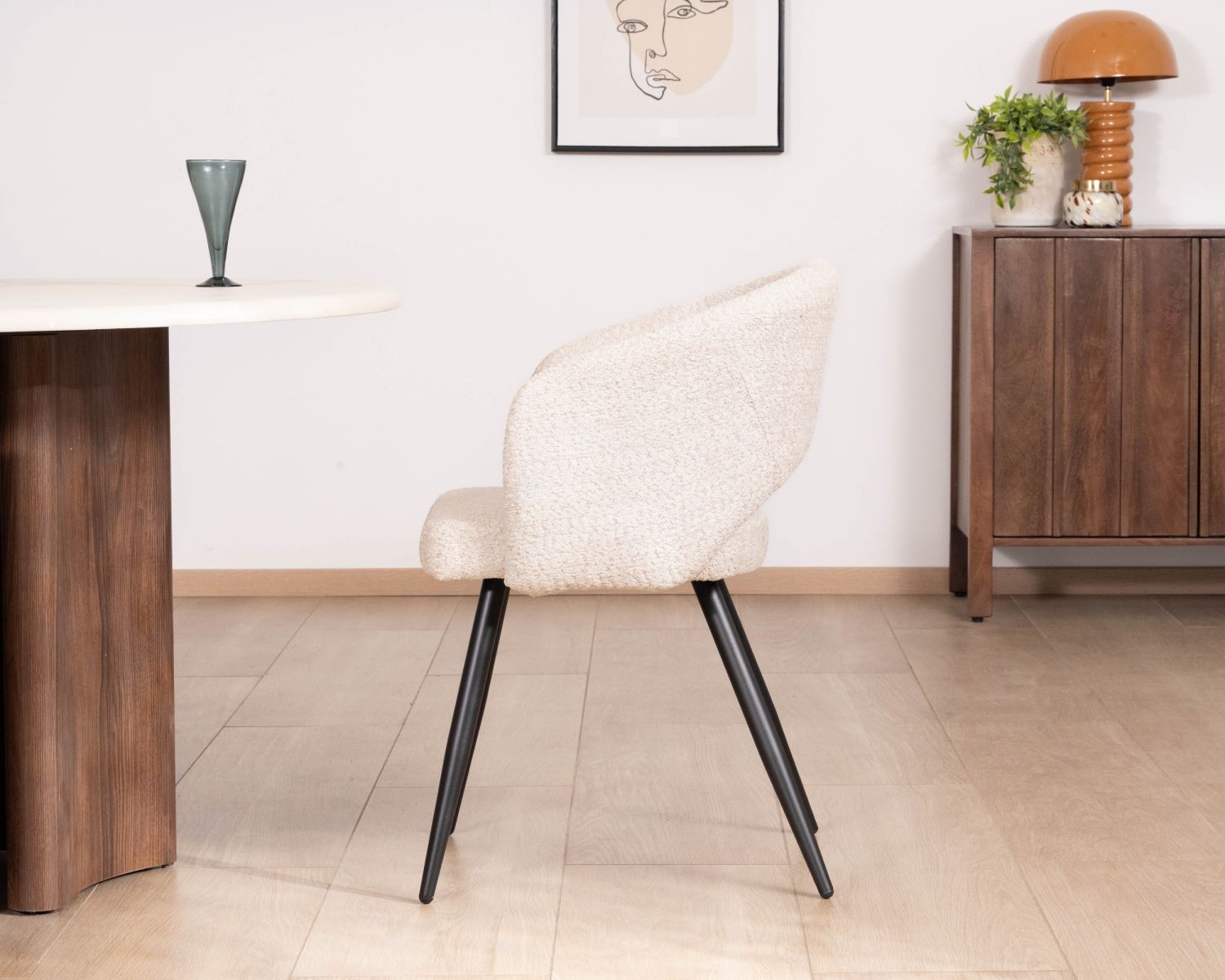 Set di 2 sedie newtro "Sonate" in tessuto loop bianco sporco e gambe in metallo nero
