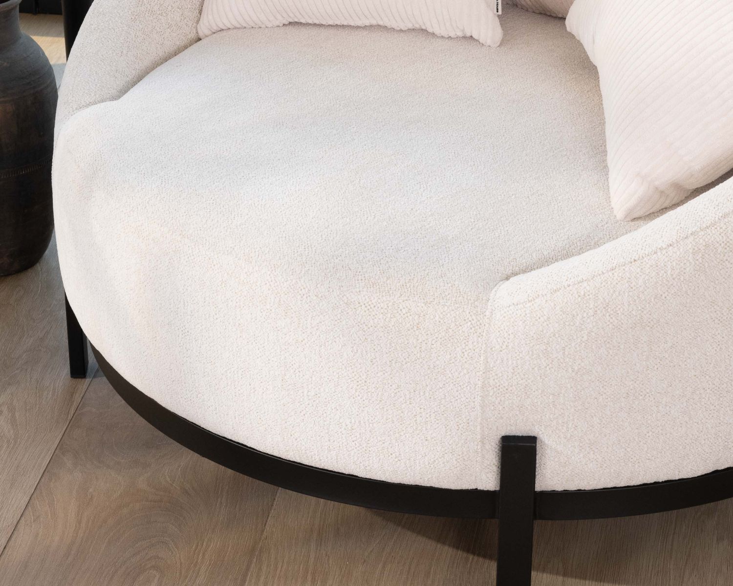 Poltrona rotonda "Sweet Culture" 120 cm in tessuto bianco screziato e cuscini in velluto a coste